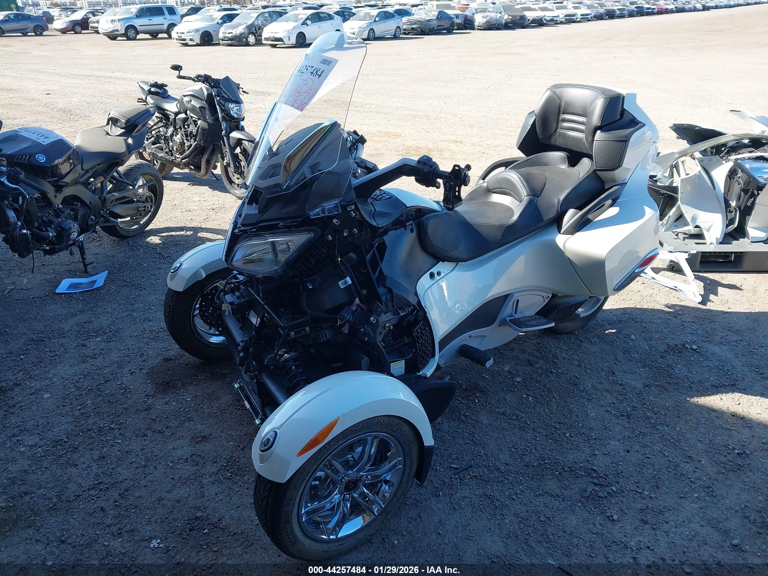CAN-AM SPYDER image 2