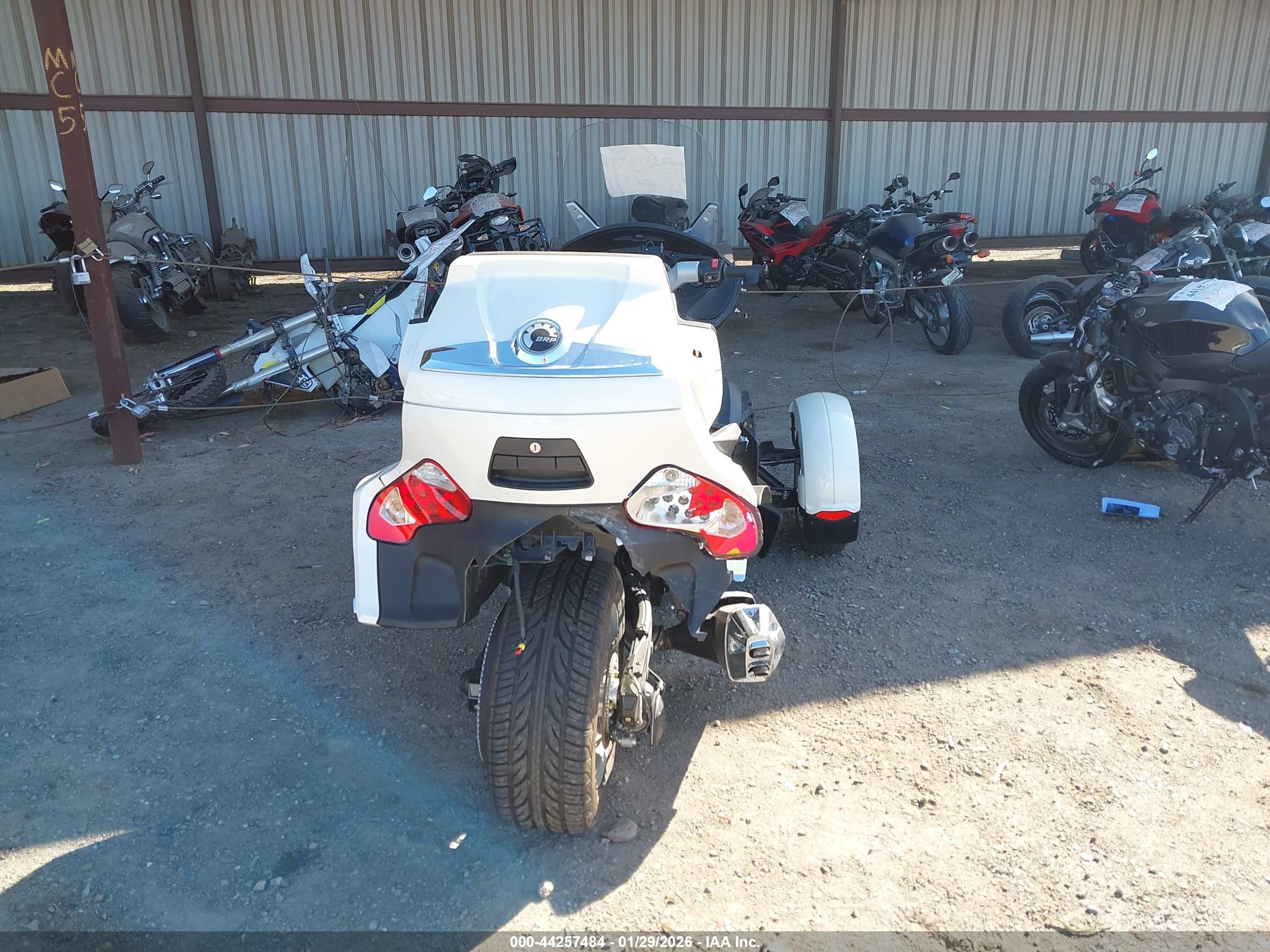 CAN-AM SPYDER image 6