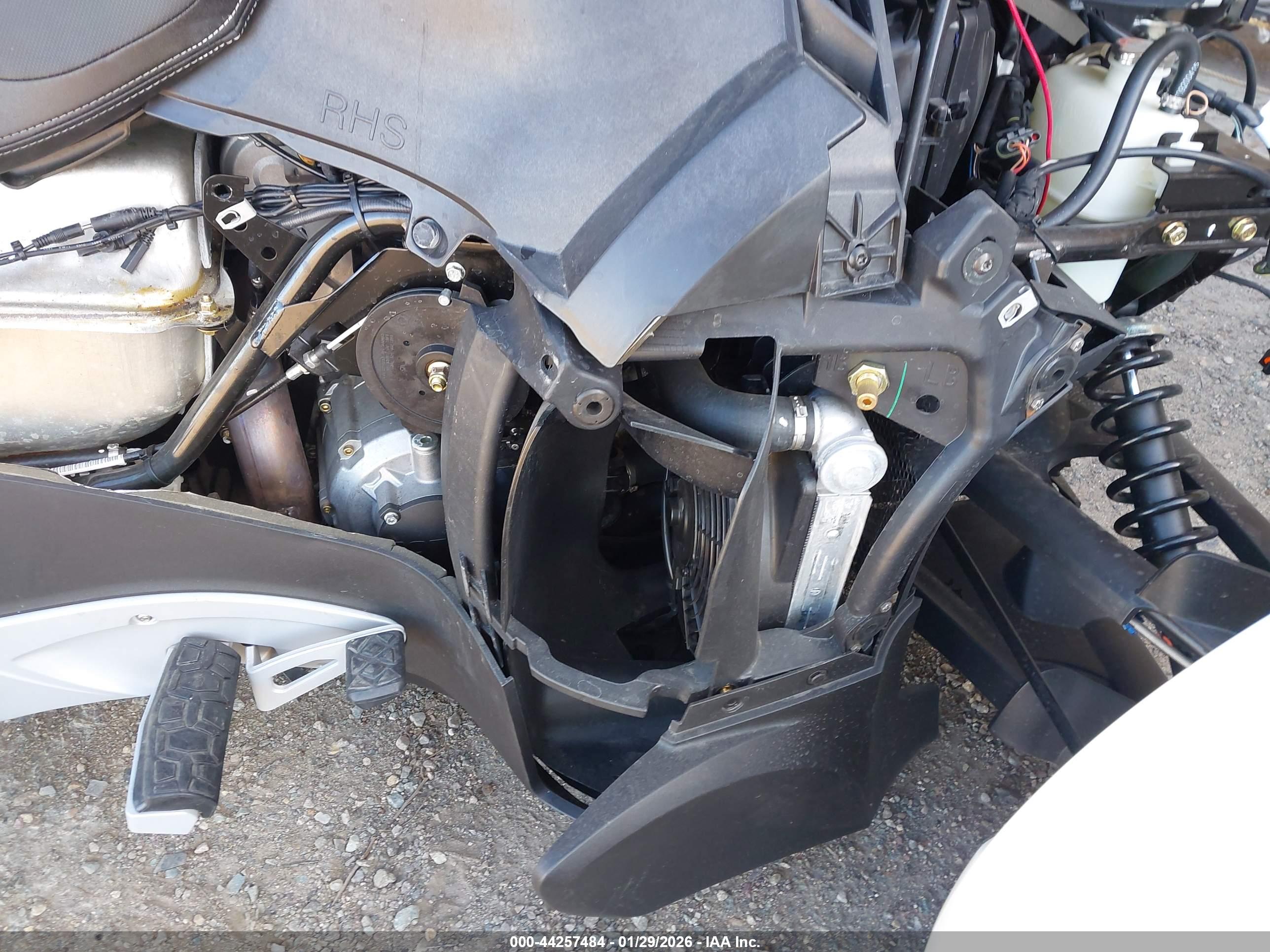 CAN-AM SPYDER image 8