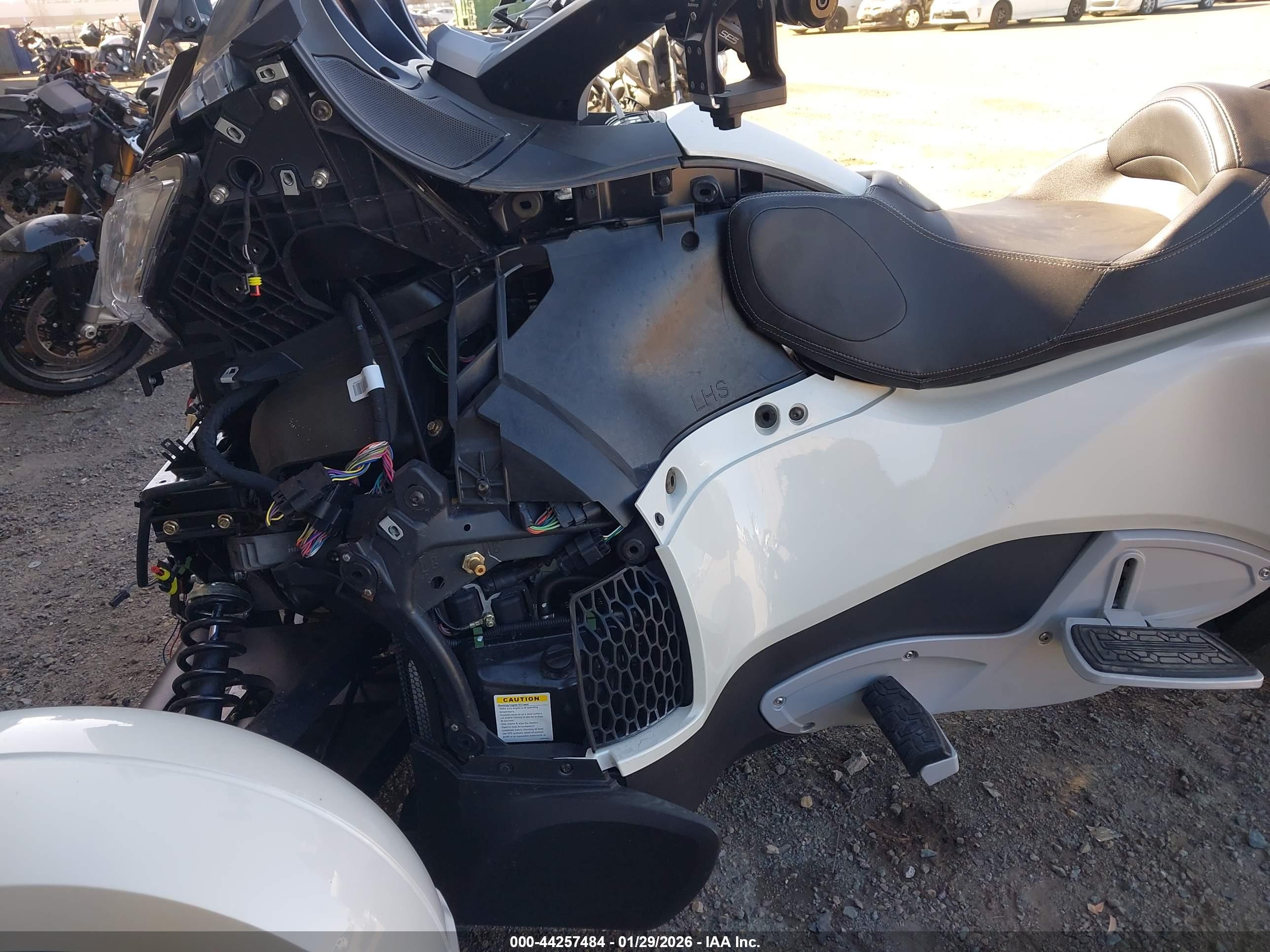 CAN-AM SPYDER image 9