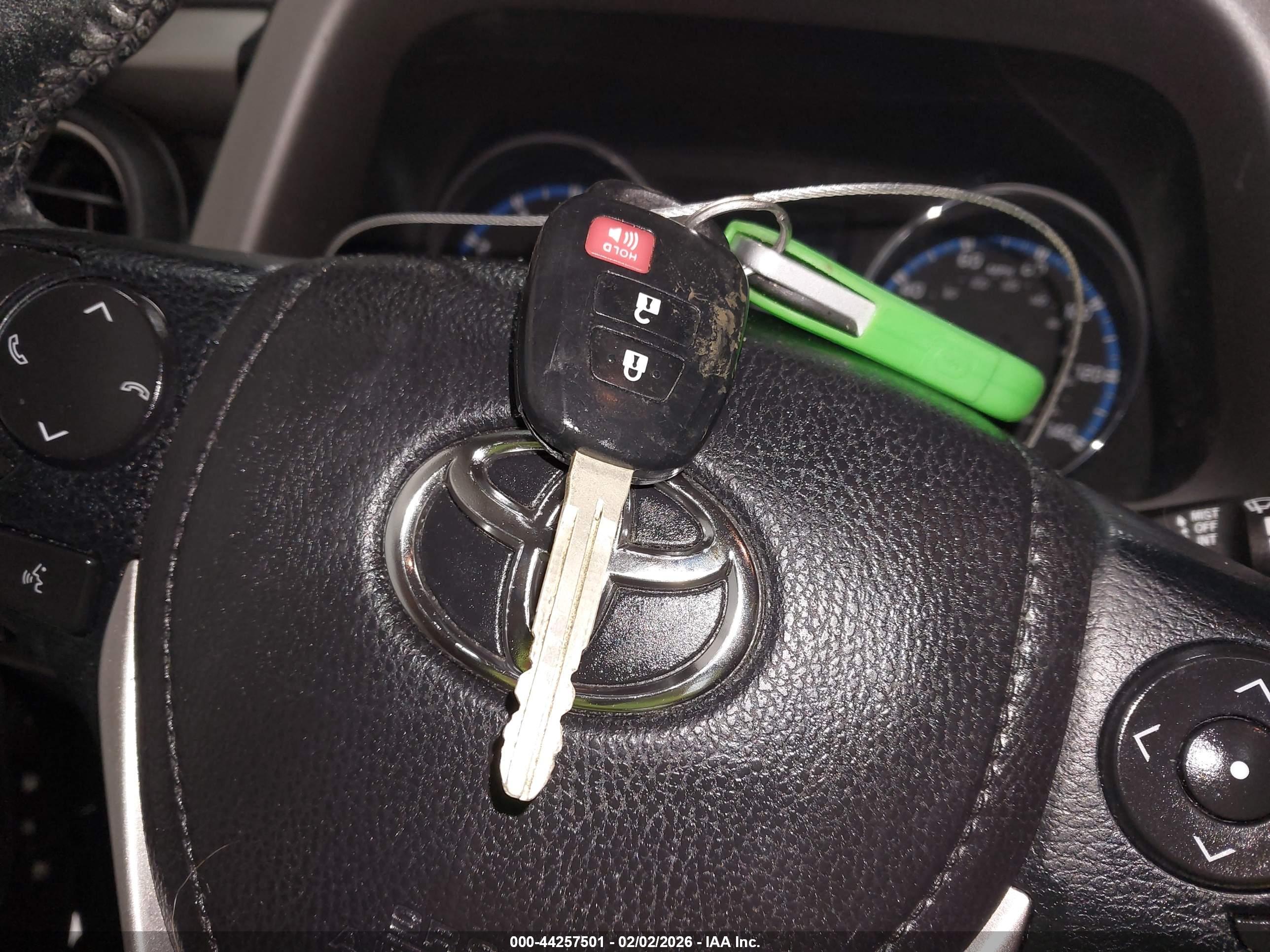 TOYOTA RAV4 image 11