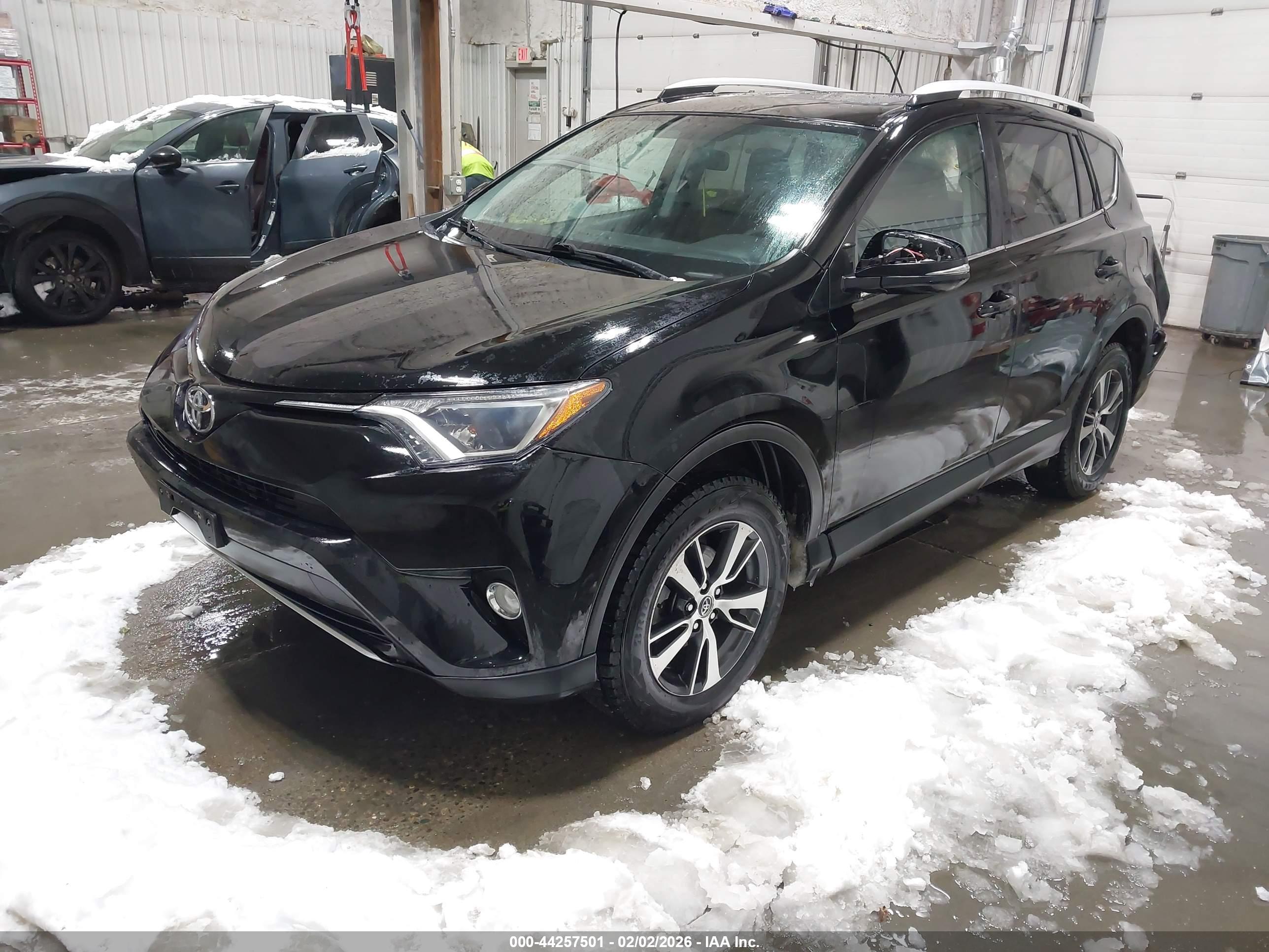 TOYOTA RAV4 image 2