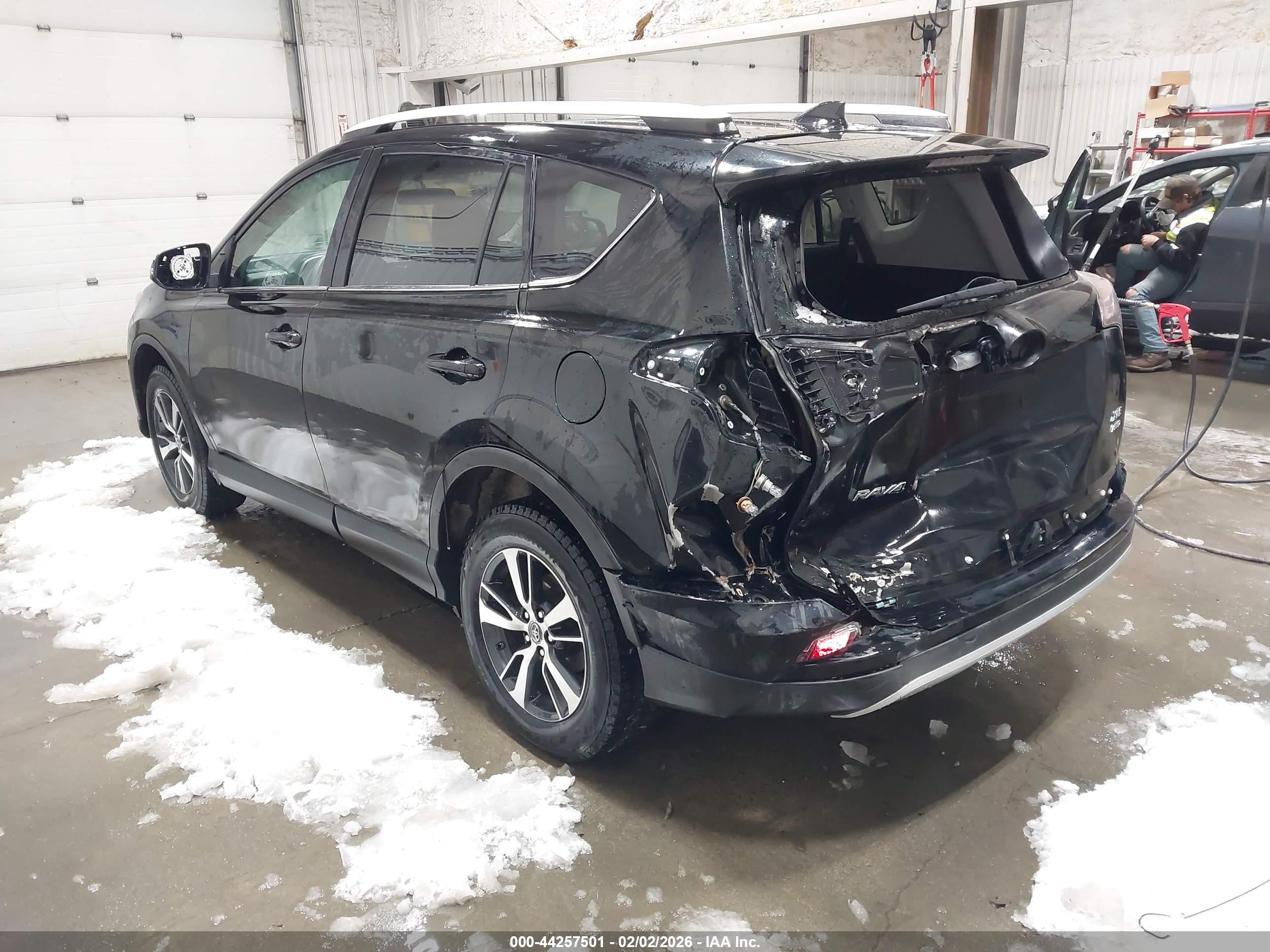 TOYOTA RAV4 image 3