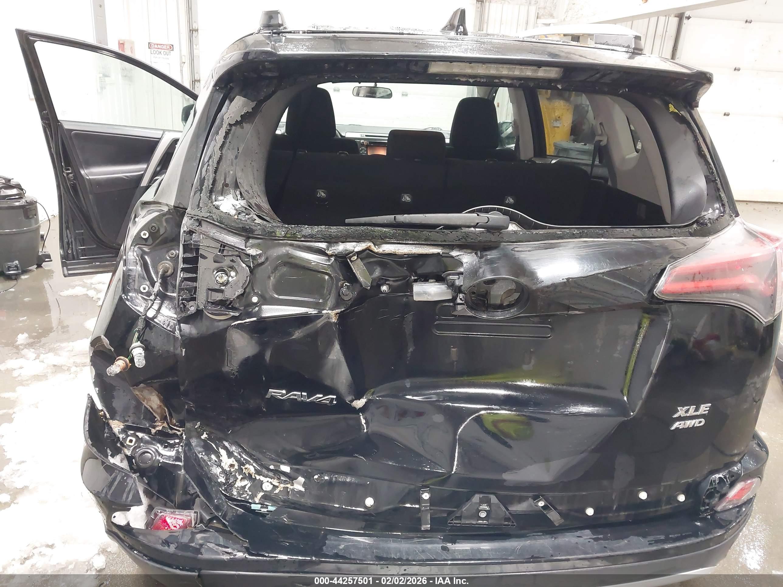 TOYOTA RAV4 image 6