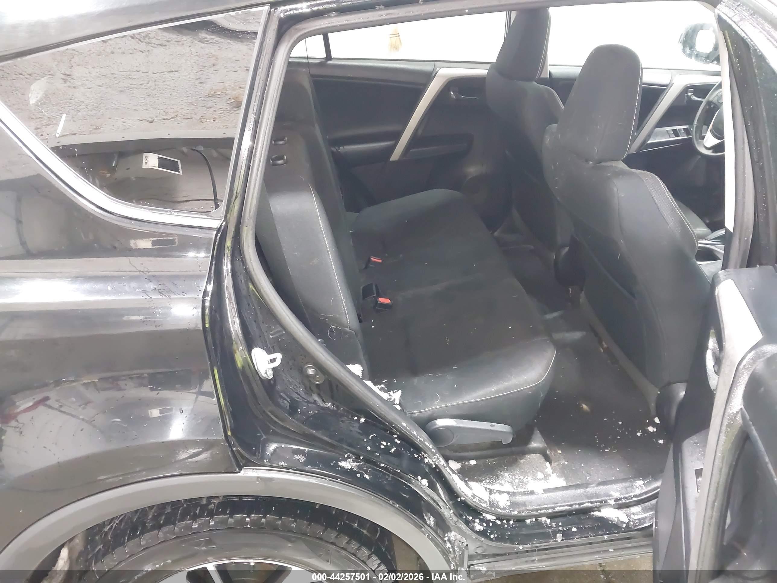 TOYOTA RAV4 image 8