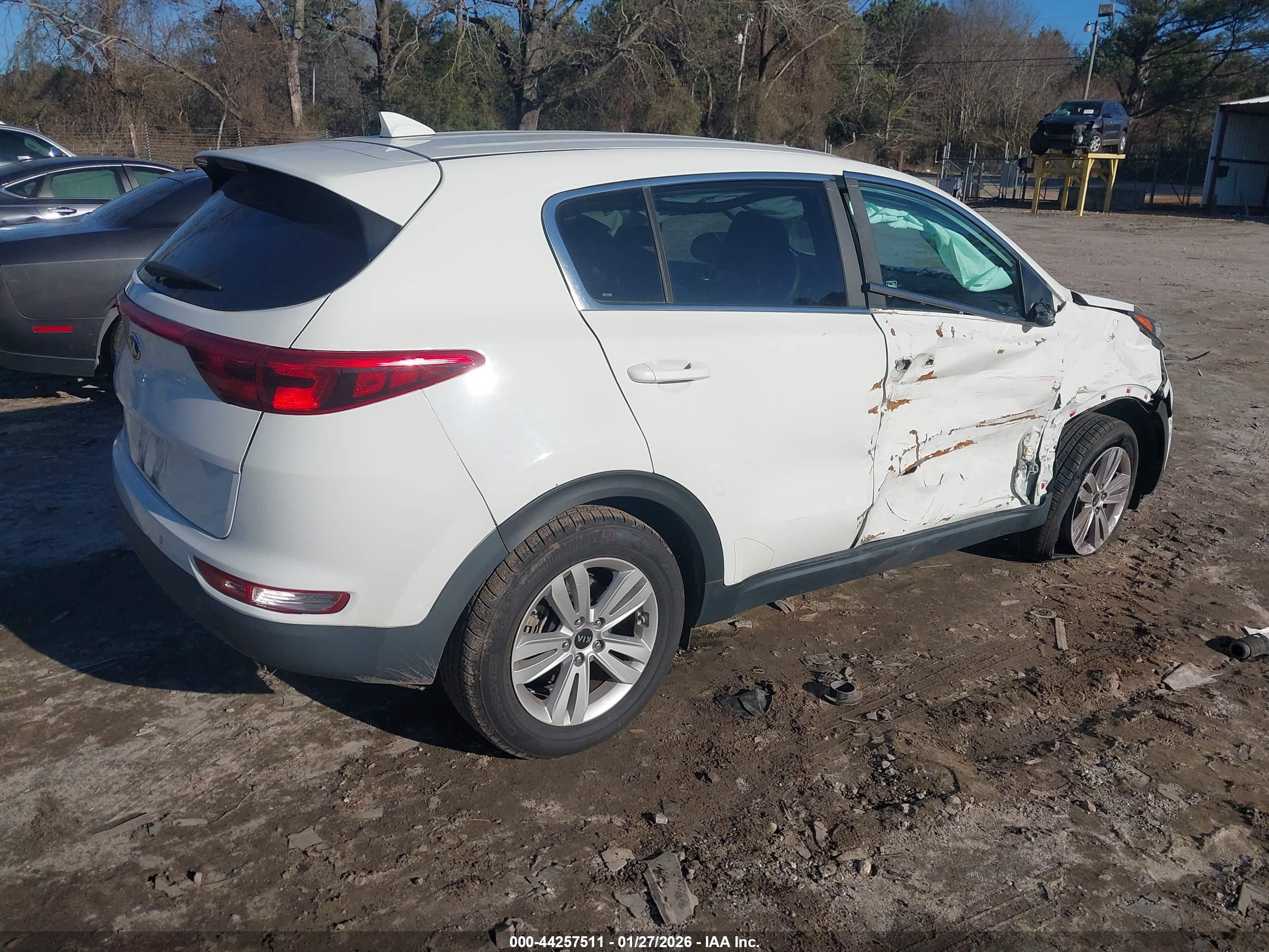 KIA SPORTAGE image 4