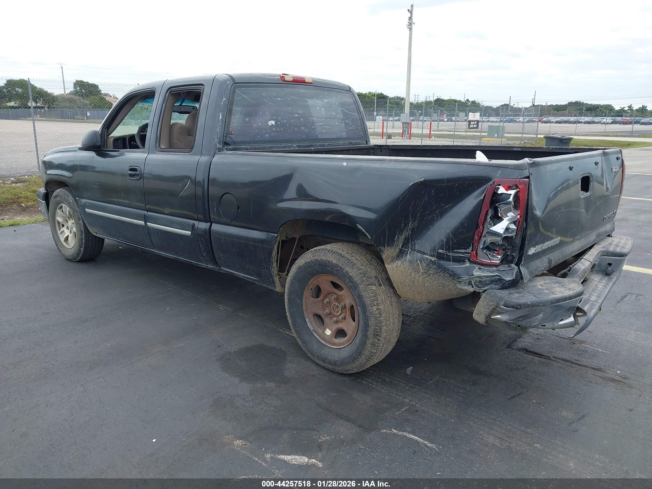 CHEVROLET SILVERADO image 3