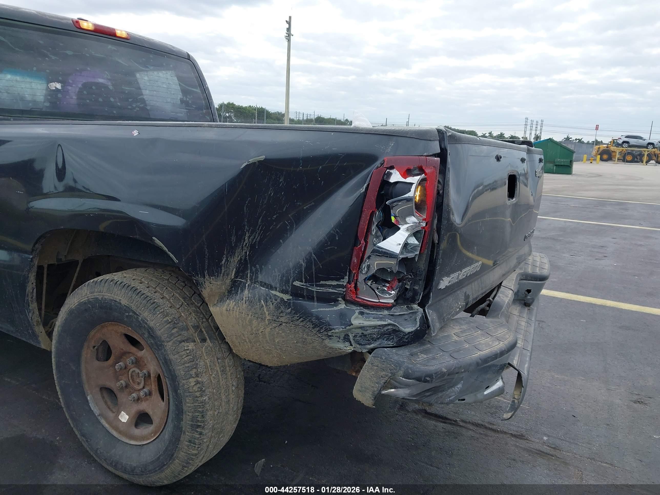CHEVROLET SILVERADO image 6