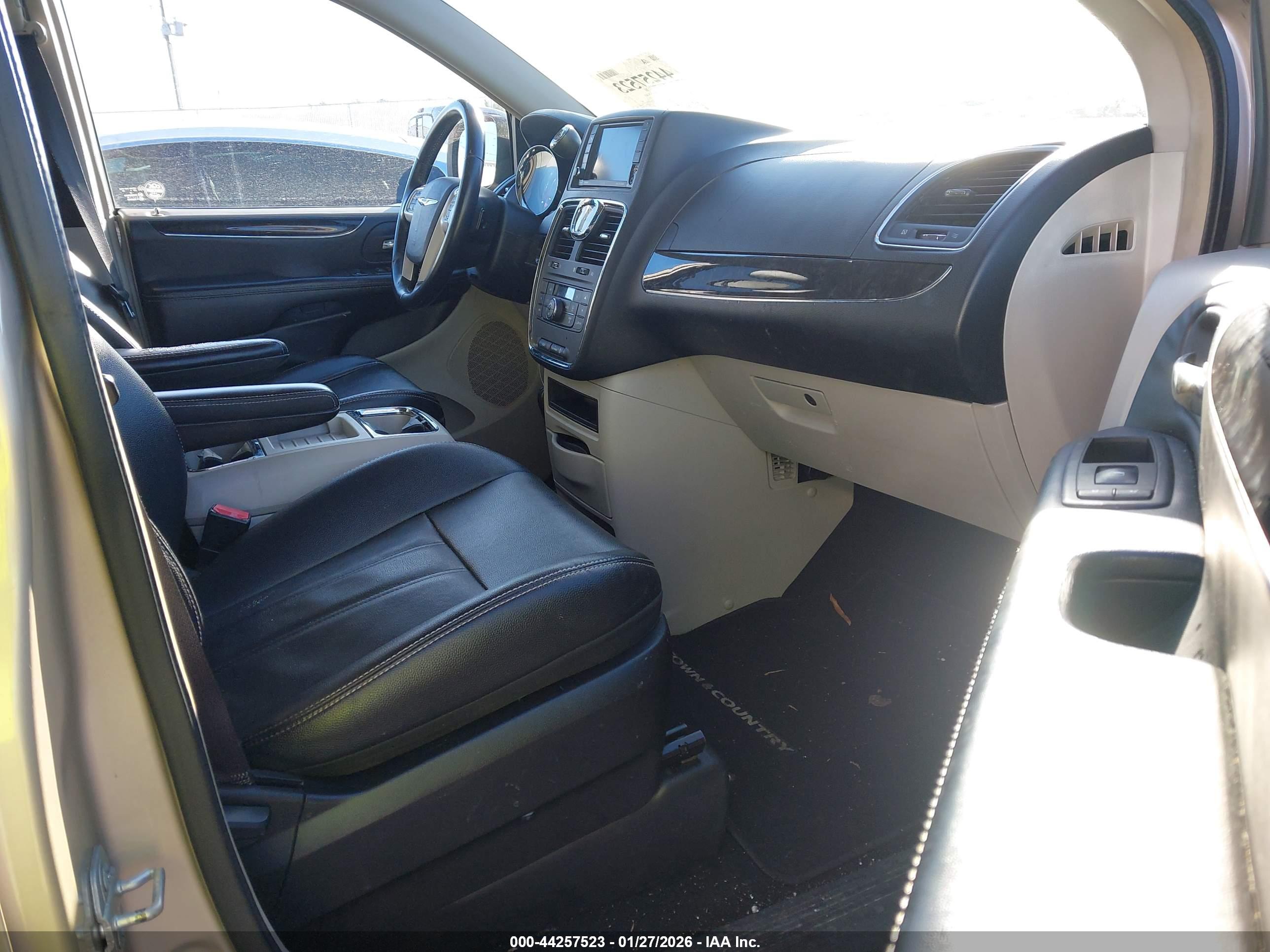 CHRYSLER TOWN image 5