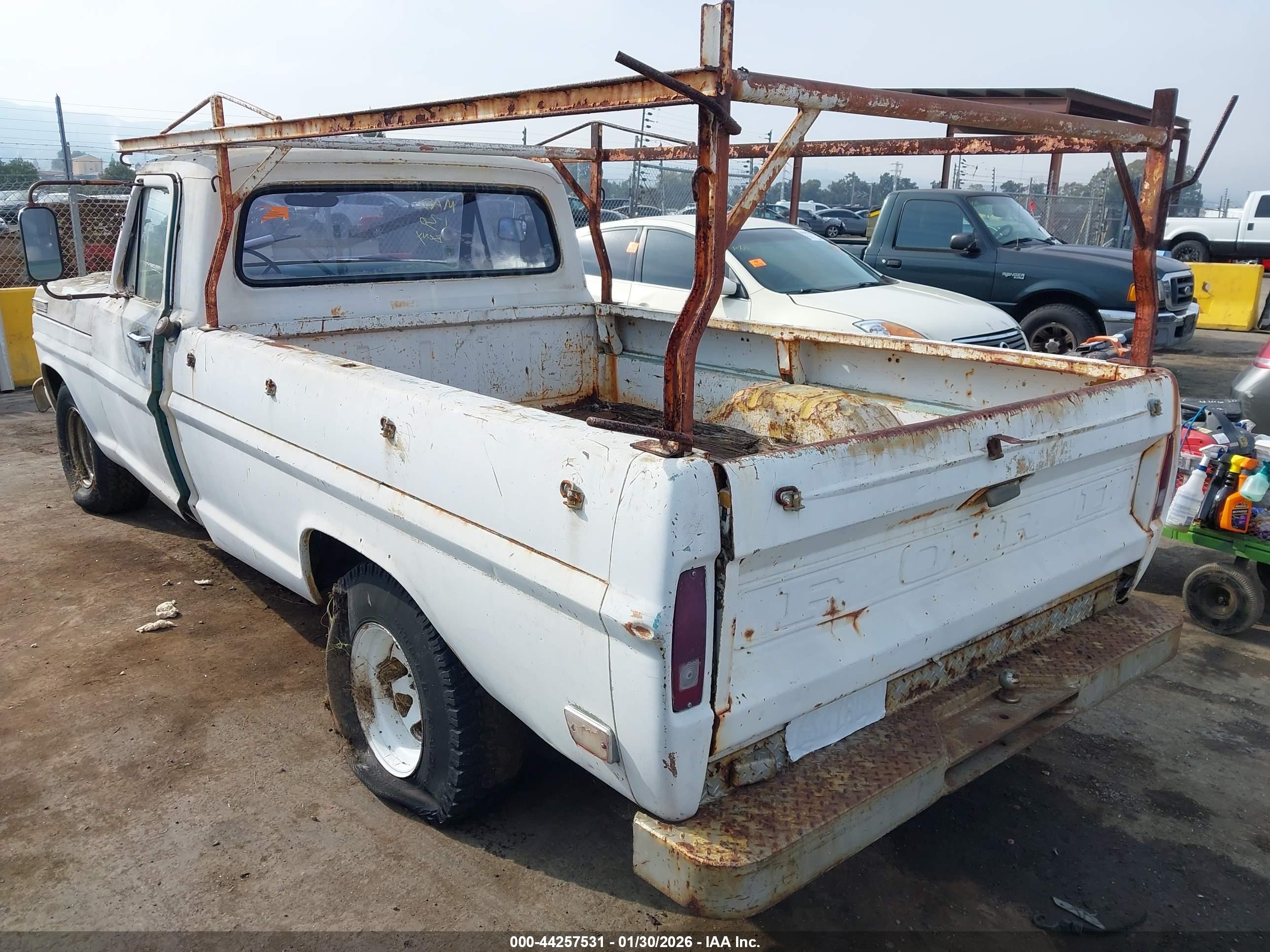 FORD PICKUP image 3