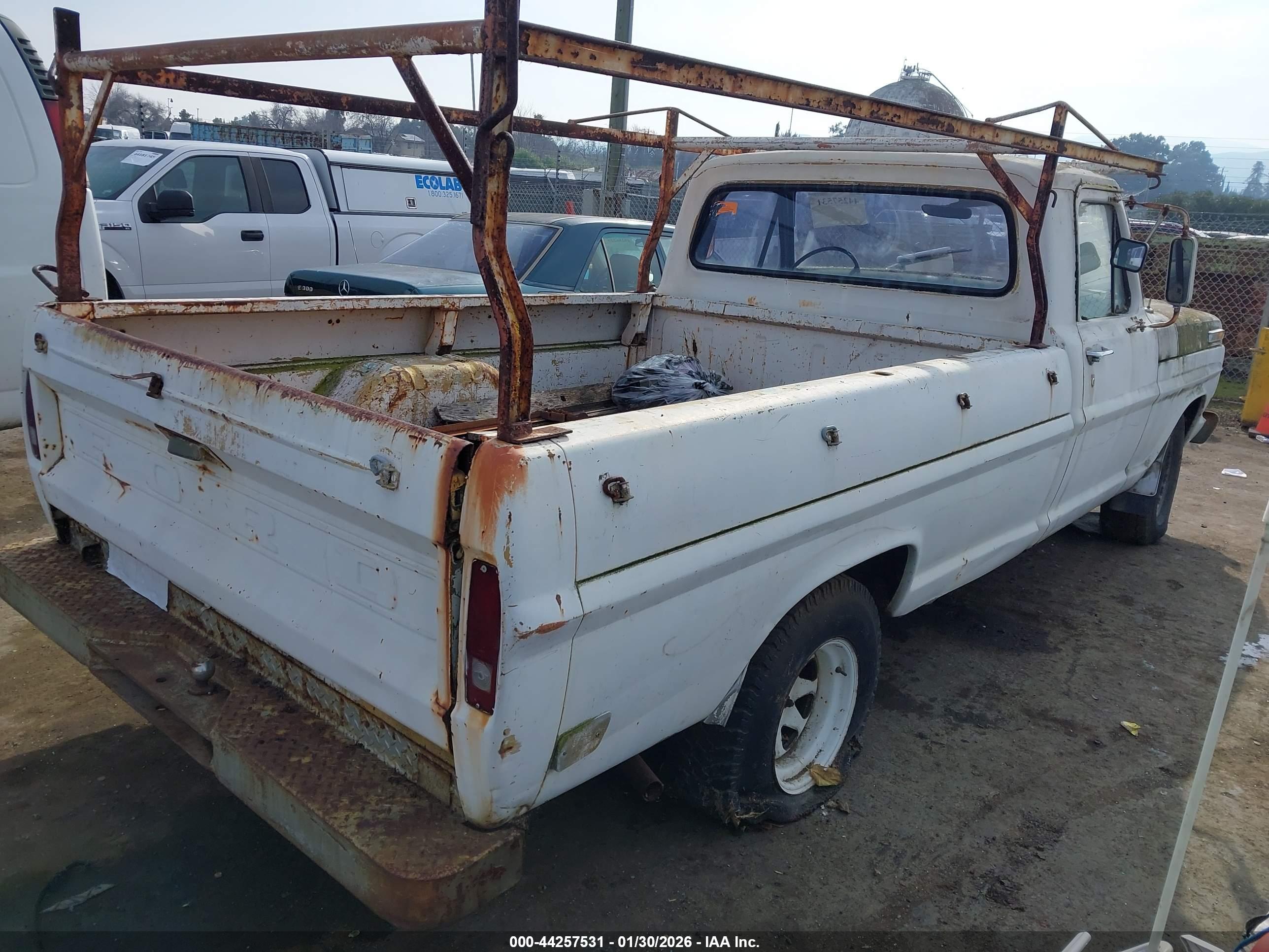 FORD PICKUP image 4