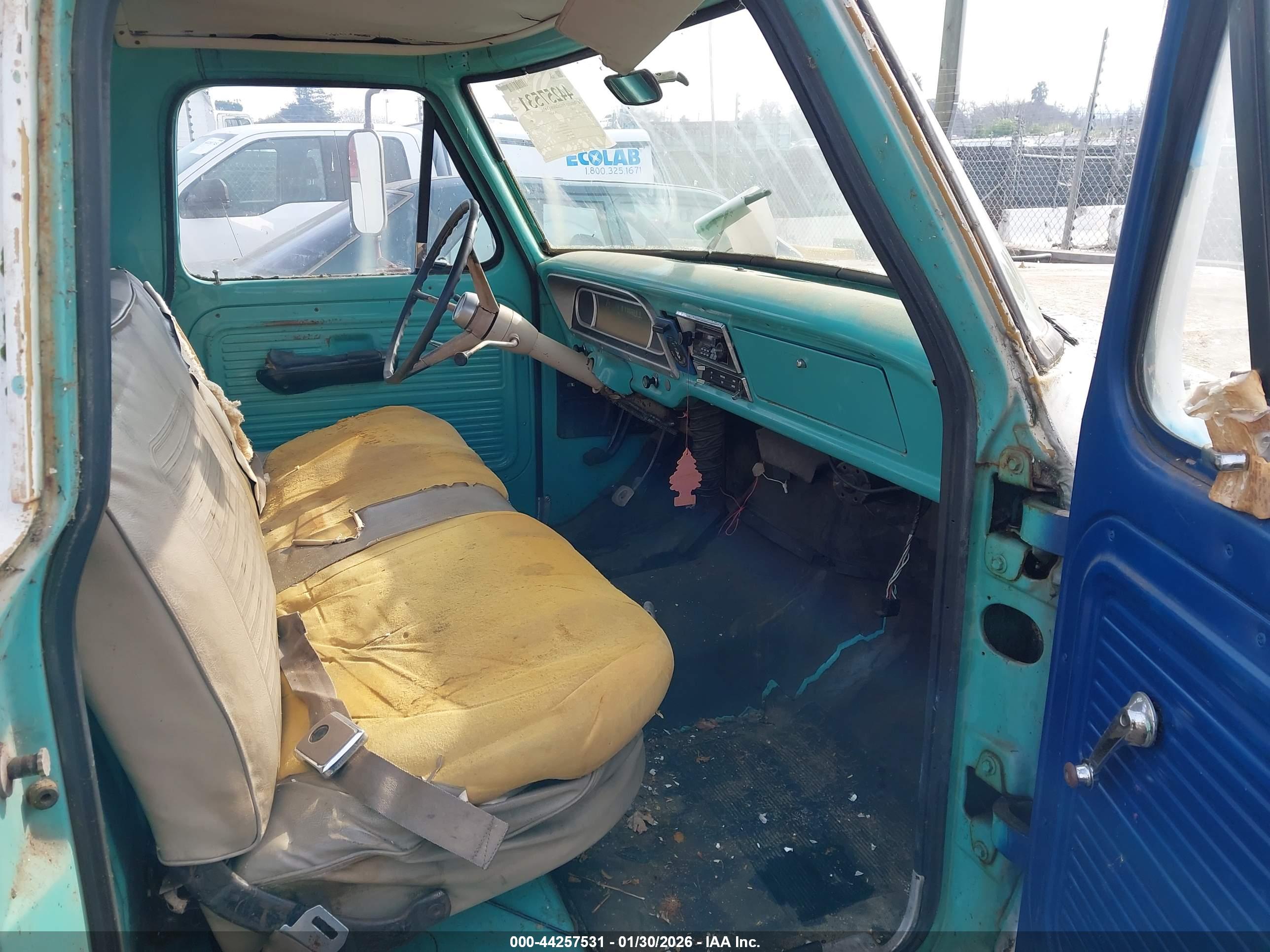 FORD PICKUP image 5