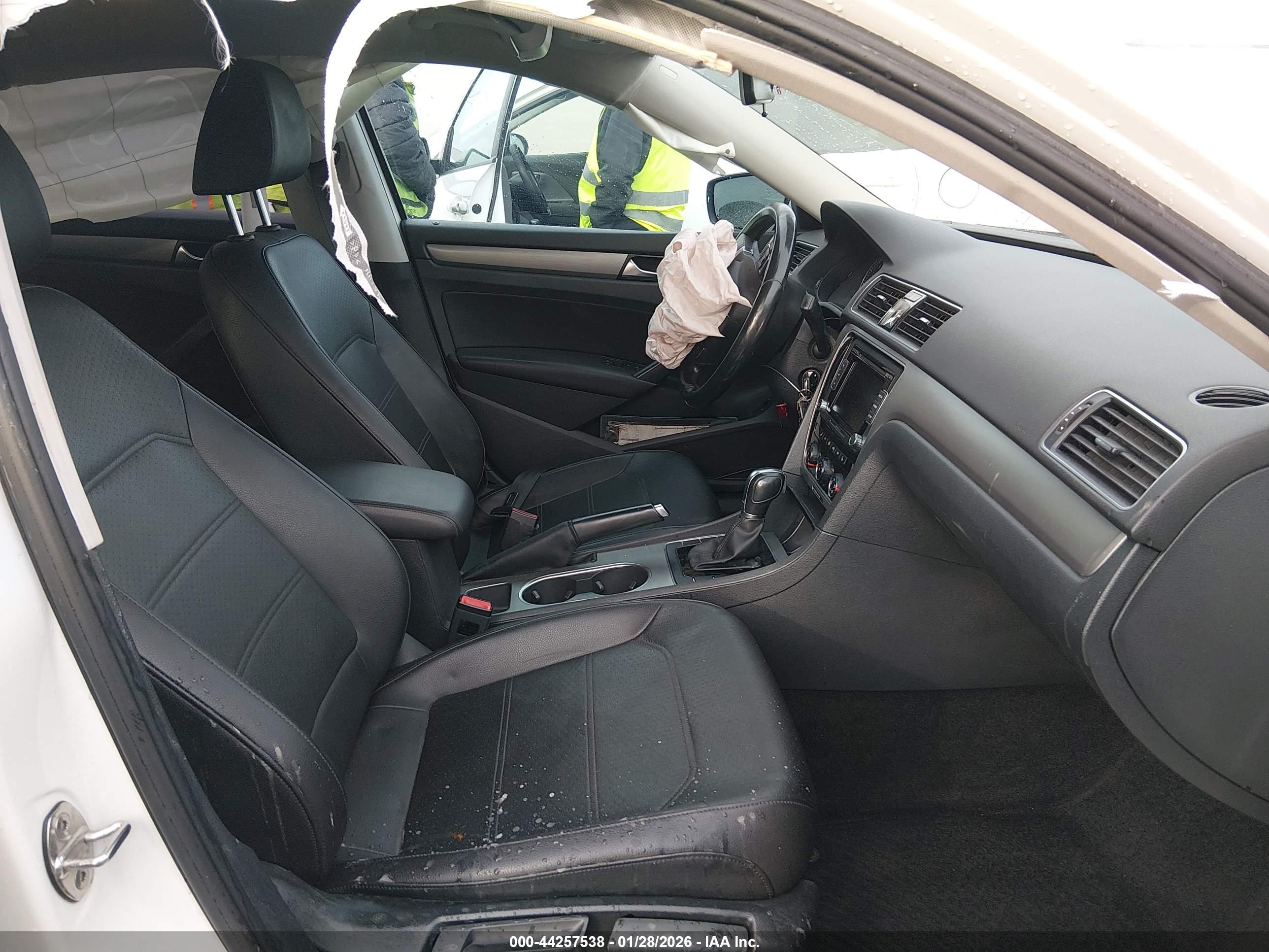 VOLKSWAGEN PASSAT image 5