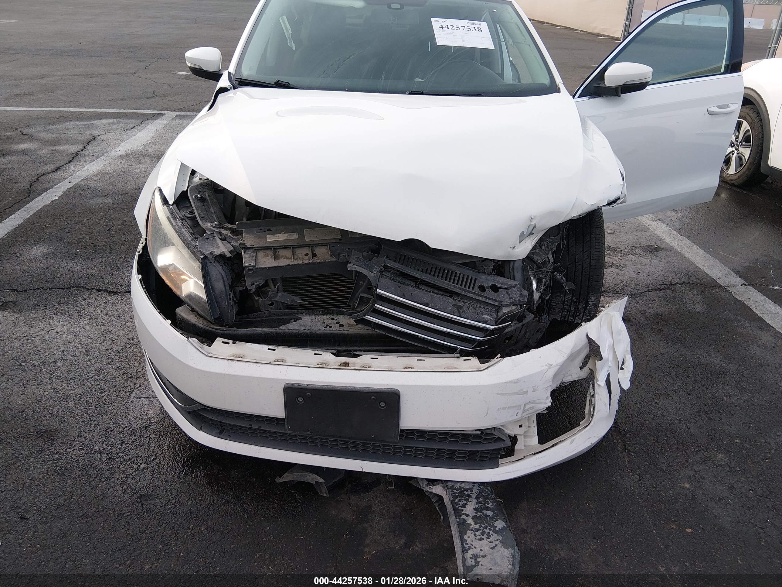 VOLKSWAGEN PASSAT image 6