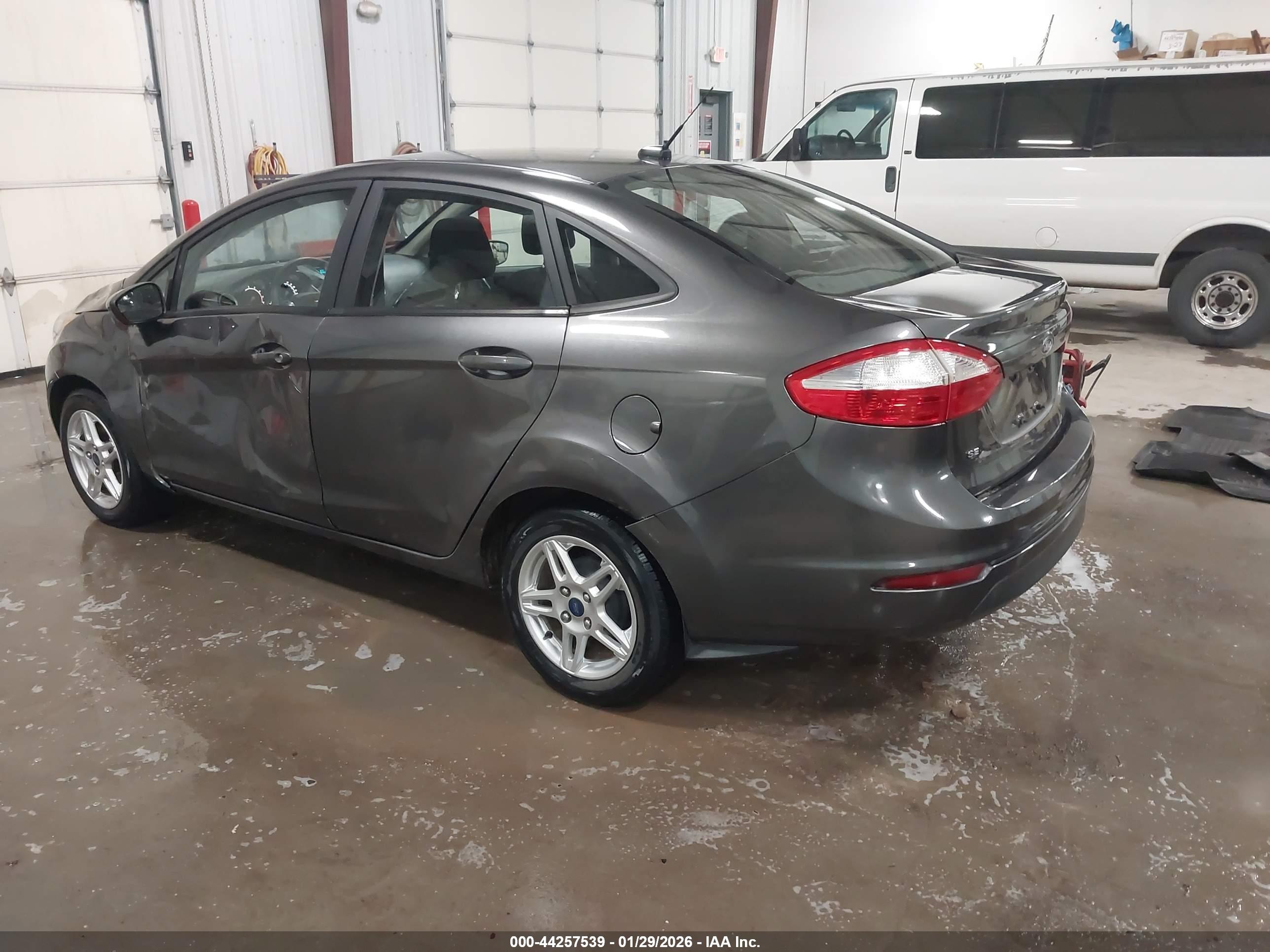 FORD FIESTA image 3