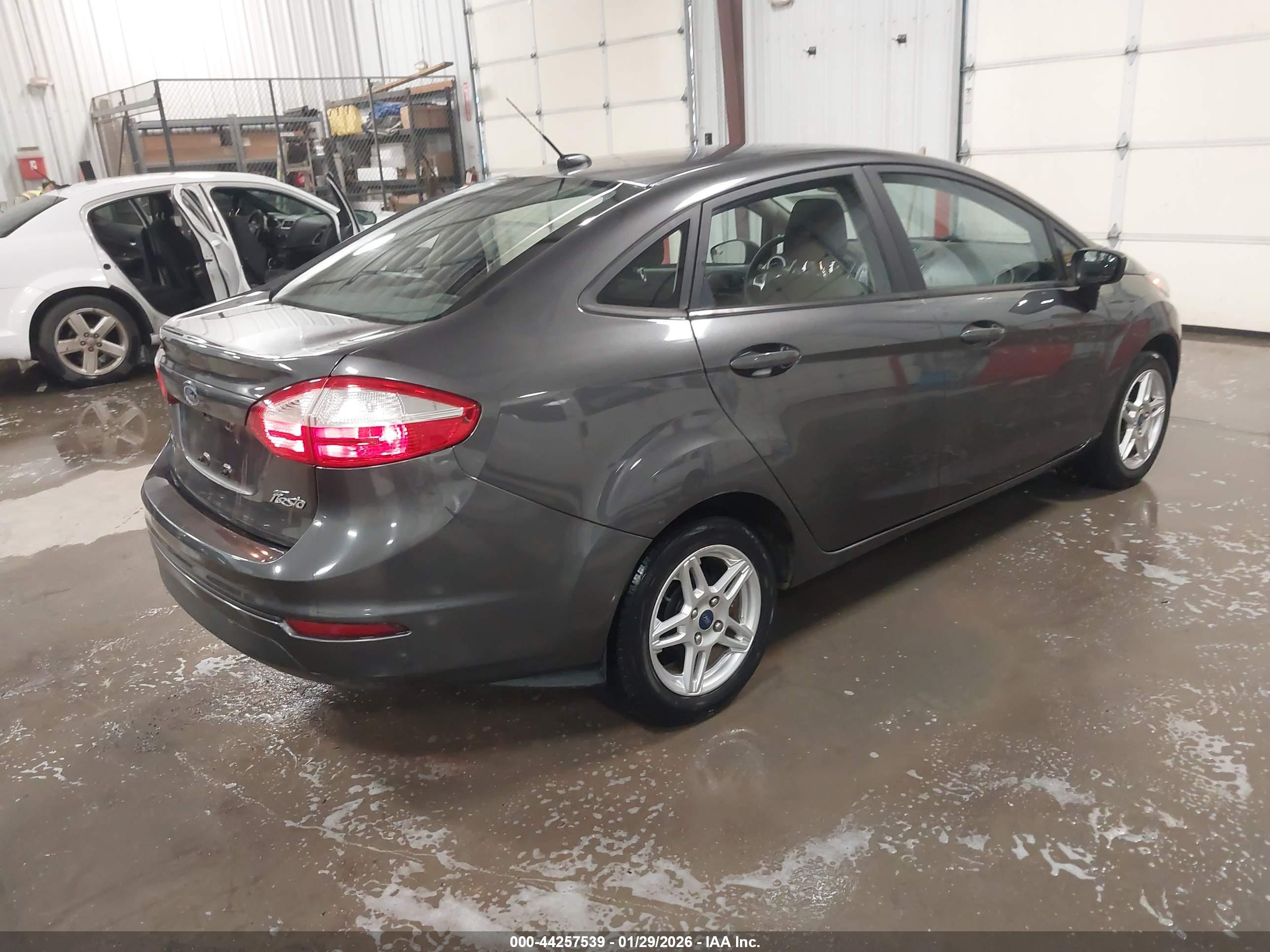 FORD FIESTA image 4