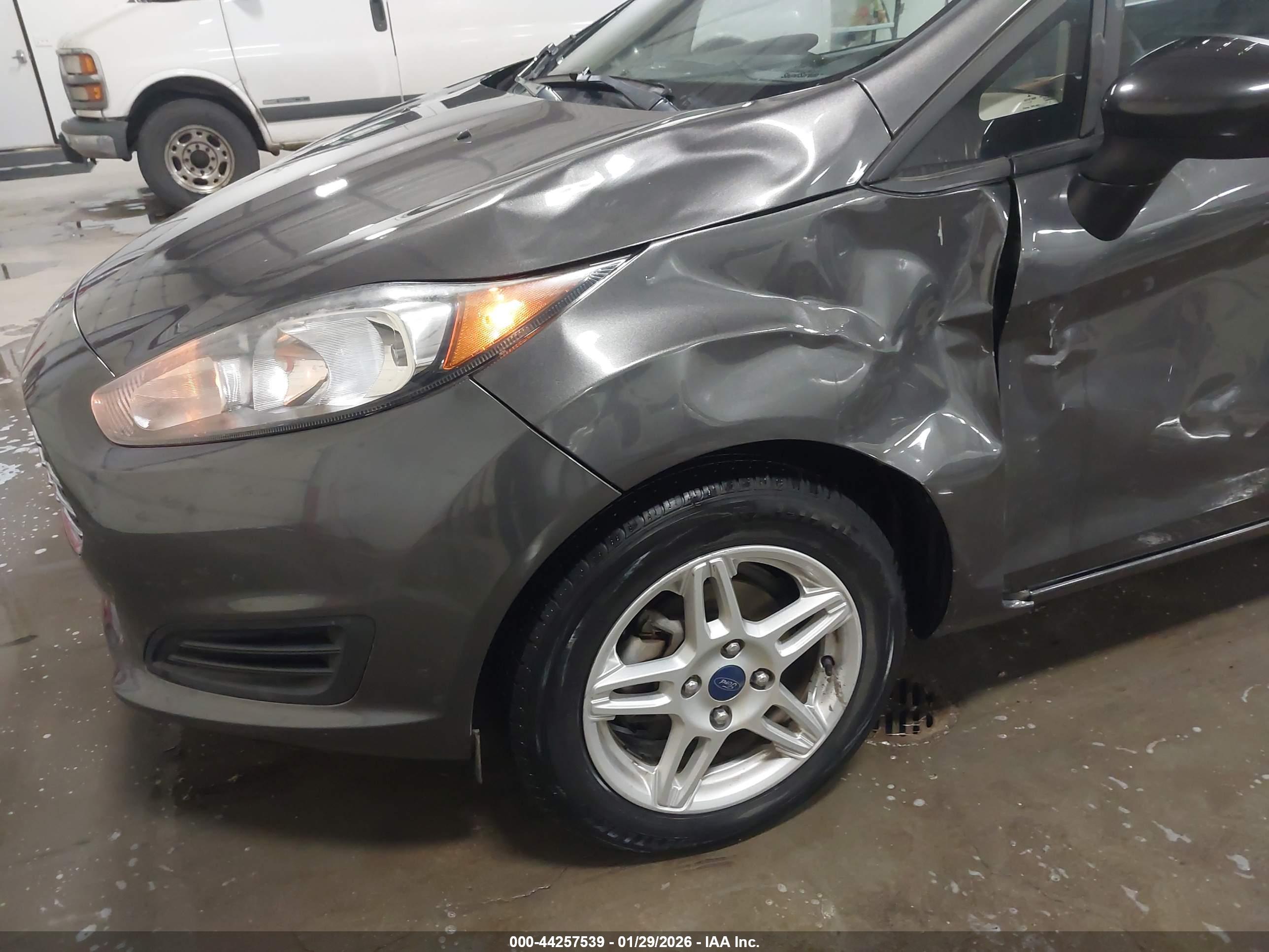 FORD FIESTA image 6