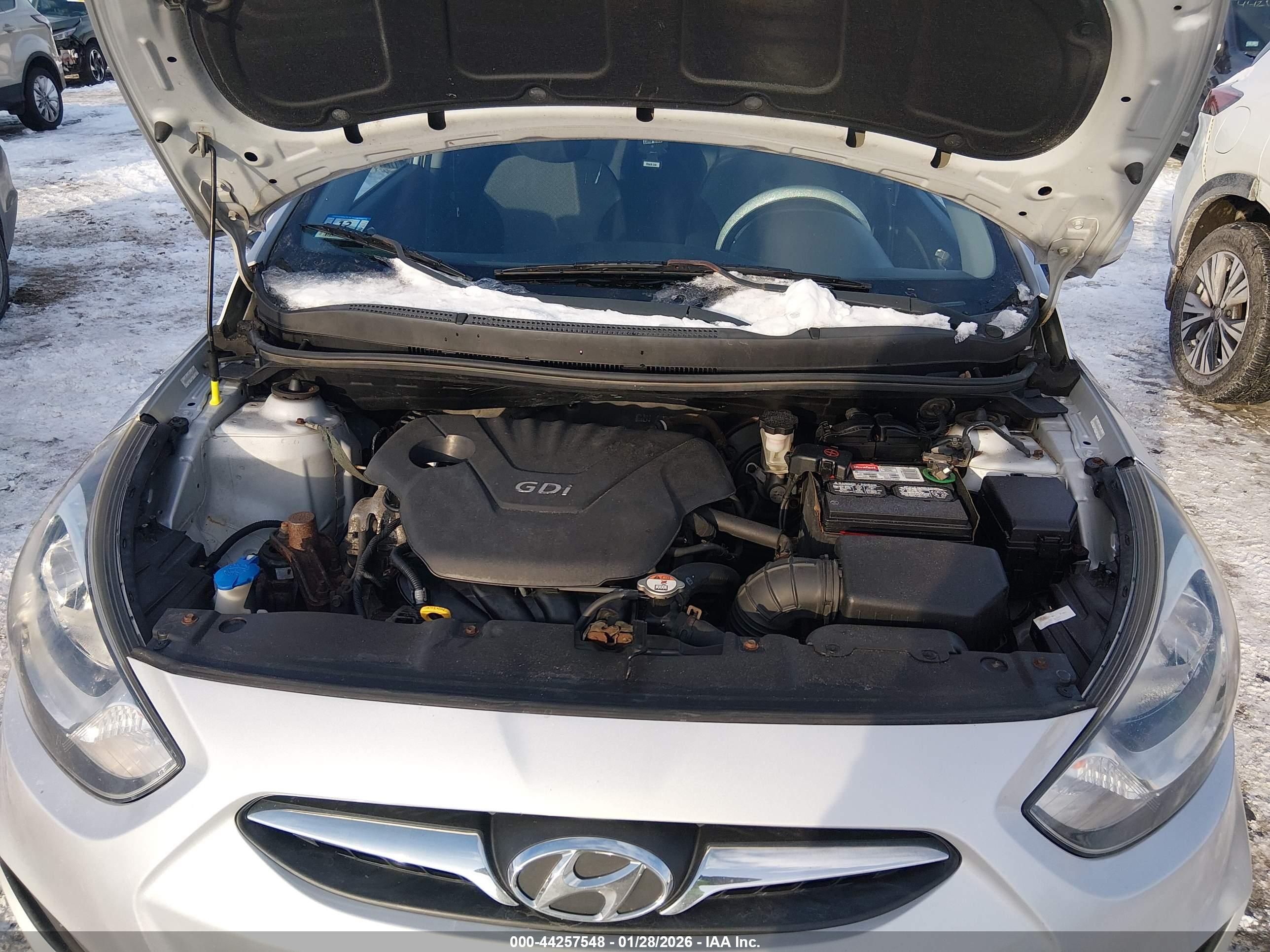 HYUNDAI ACCENT image 10