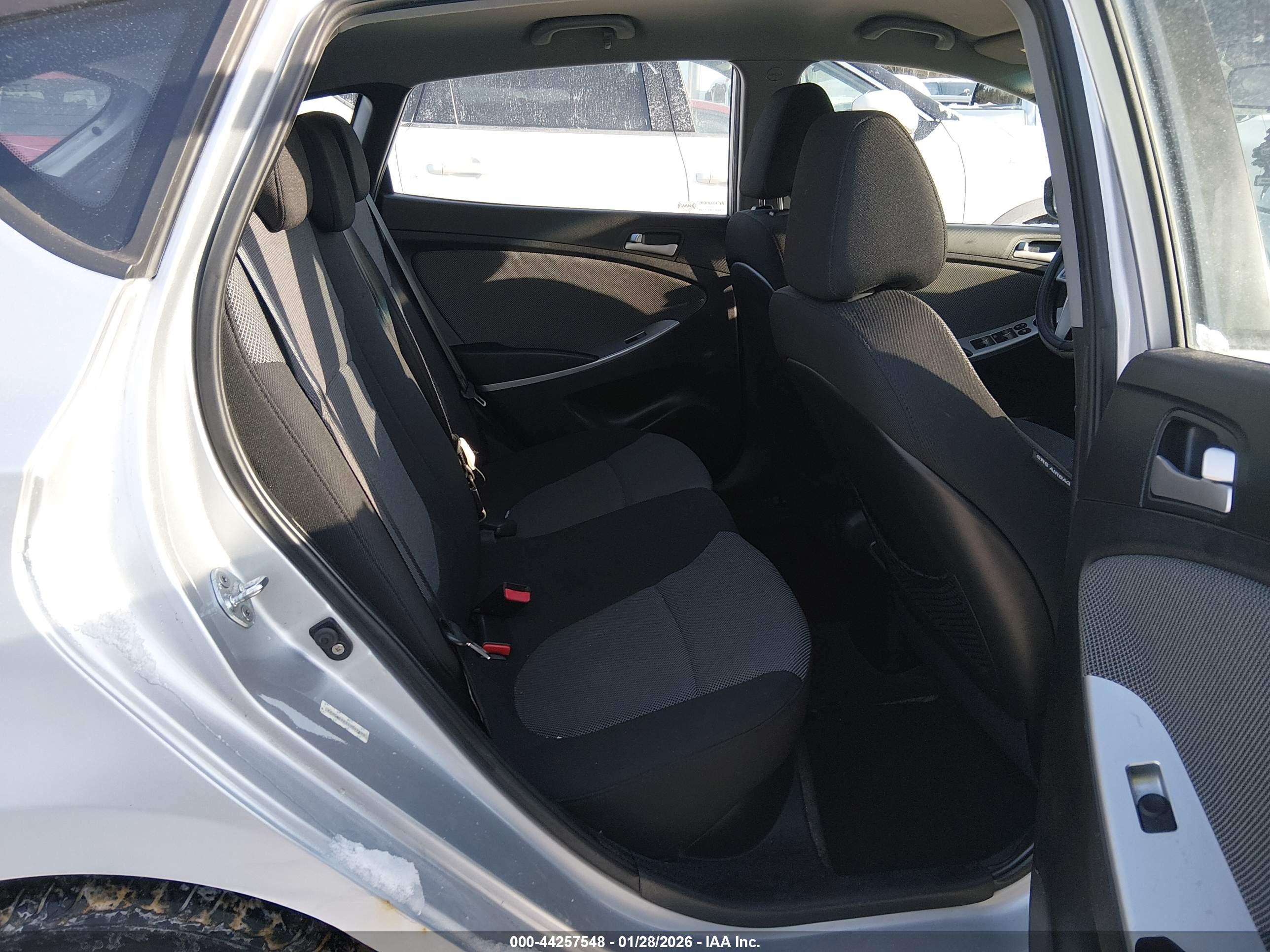 HYUNDAI ACCENT image 8