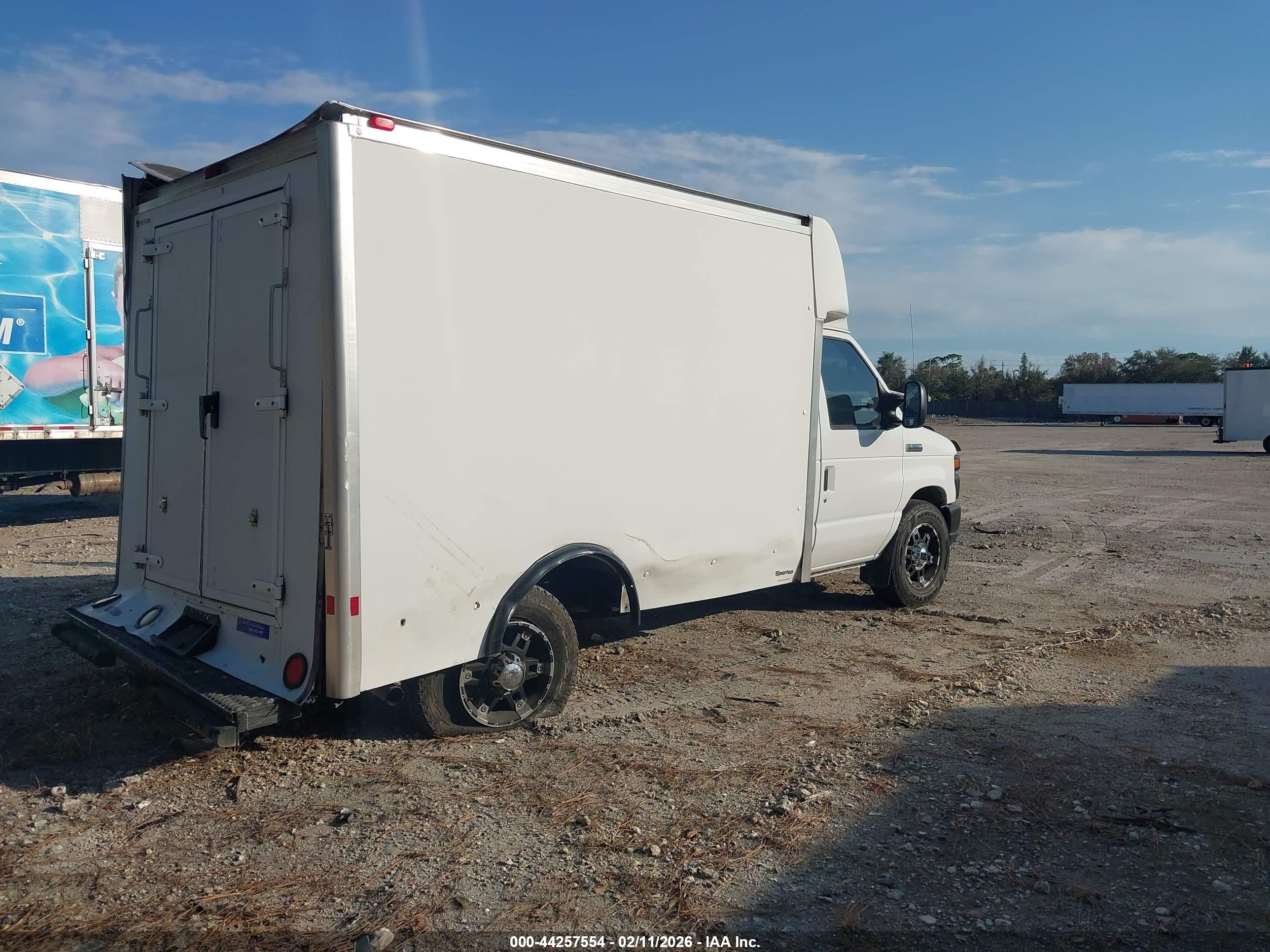 FORD E-350 image 4
