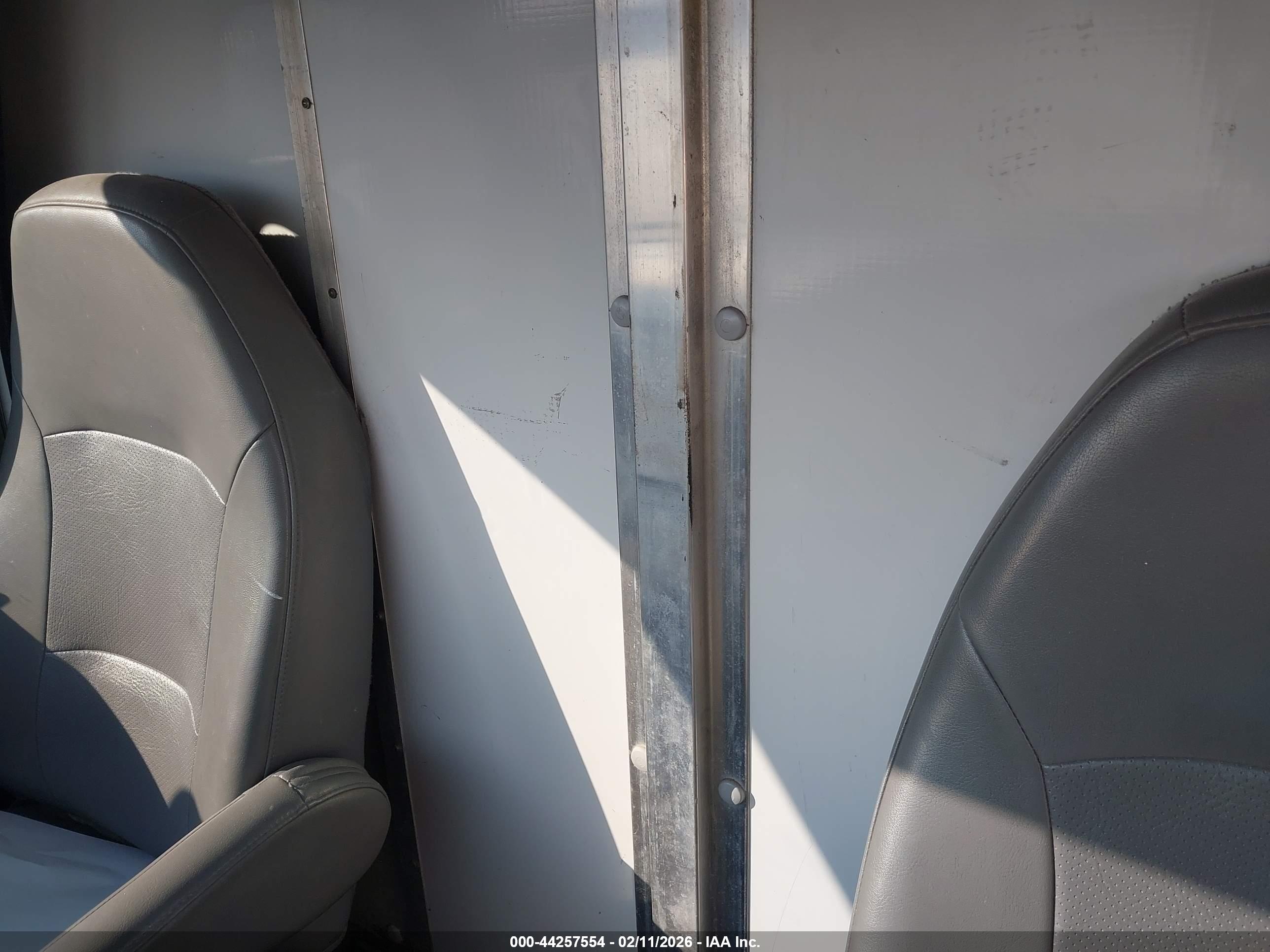 FORD E-350 image 8