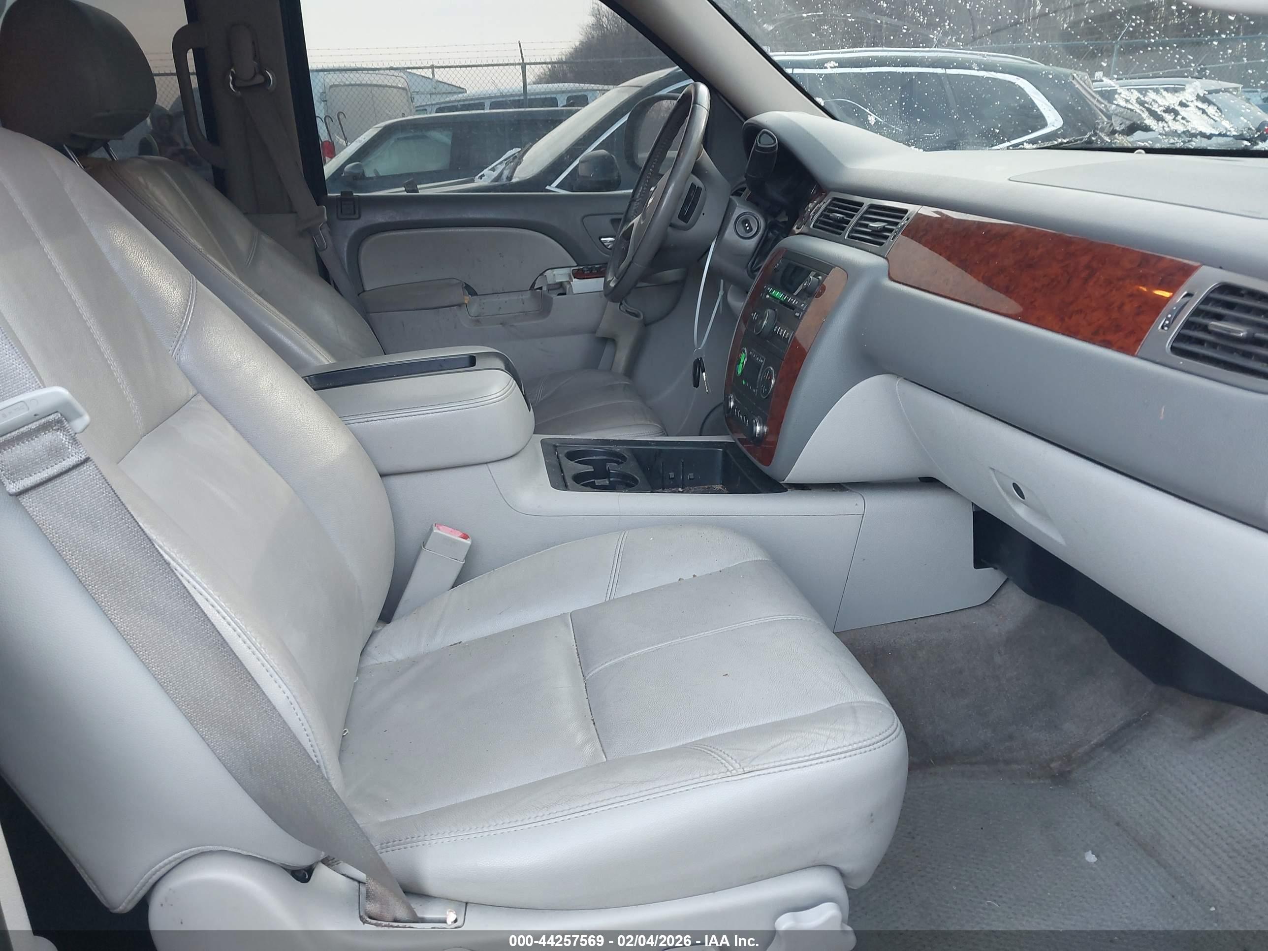 CHEVROLET TAHOE image 5
