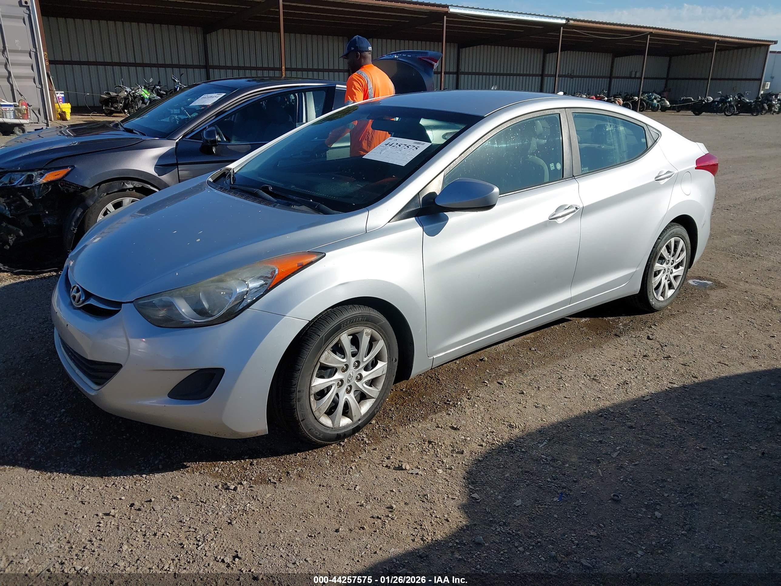 HYUNDAI ELANTRA image 2