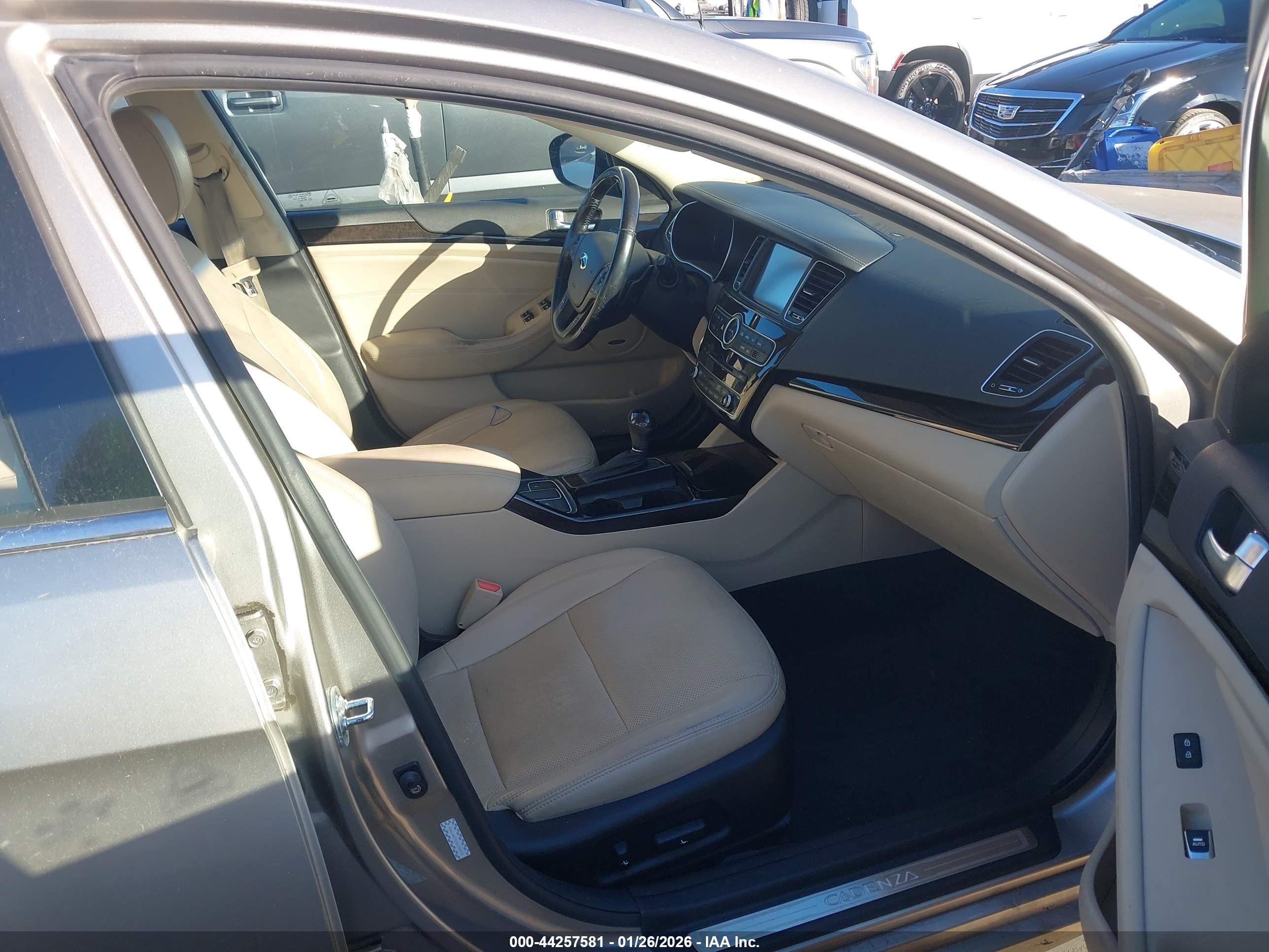 KIA CADENZA image 5