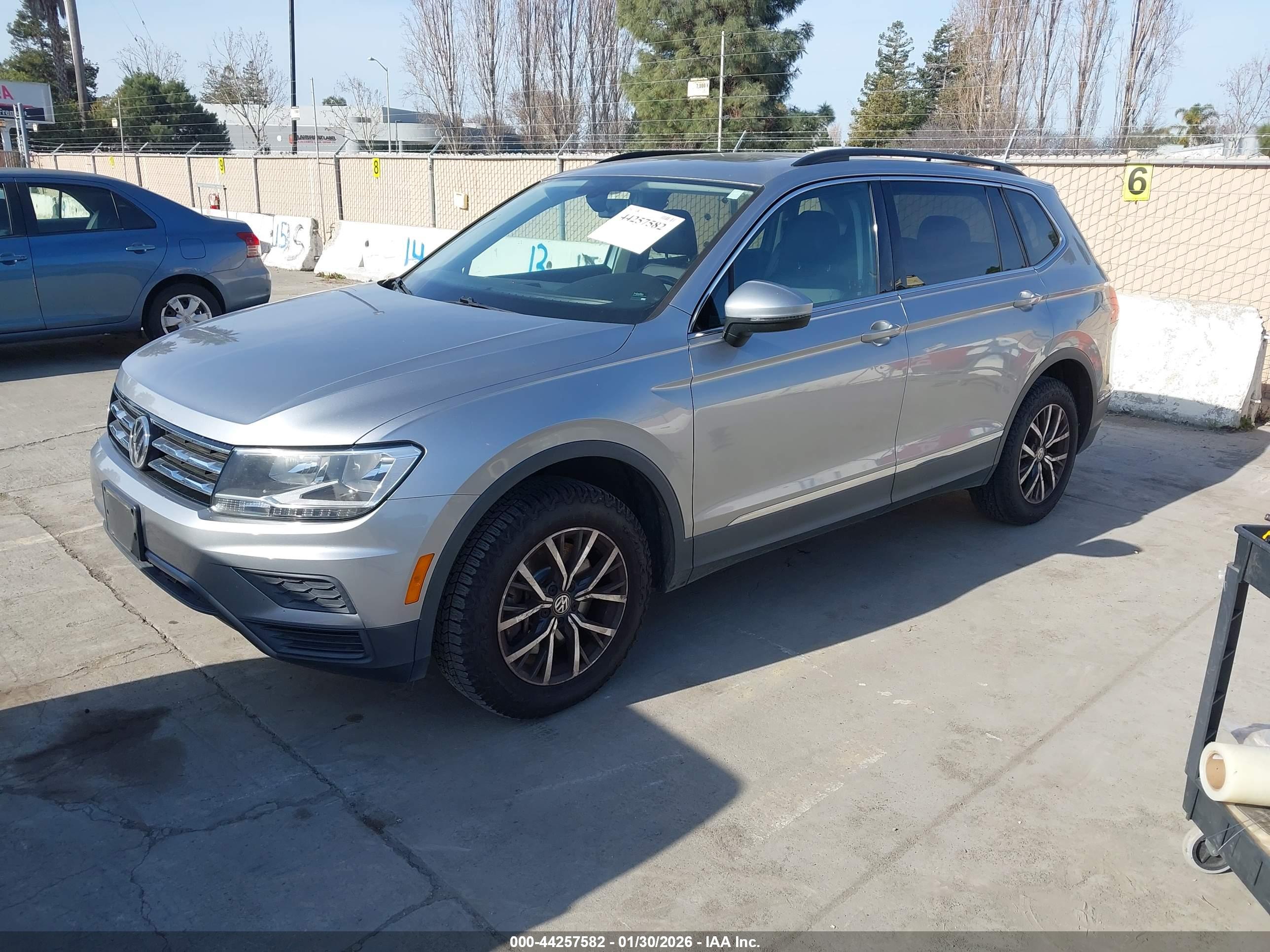 VOLKSWAGEN TIGUAN image 2