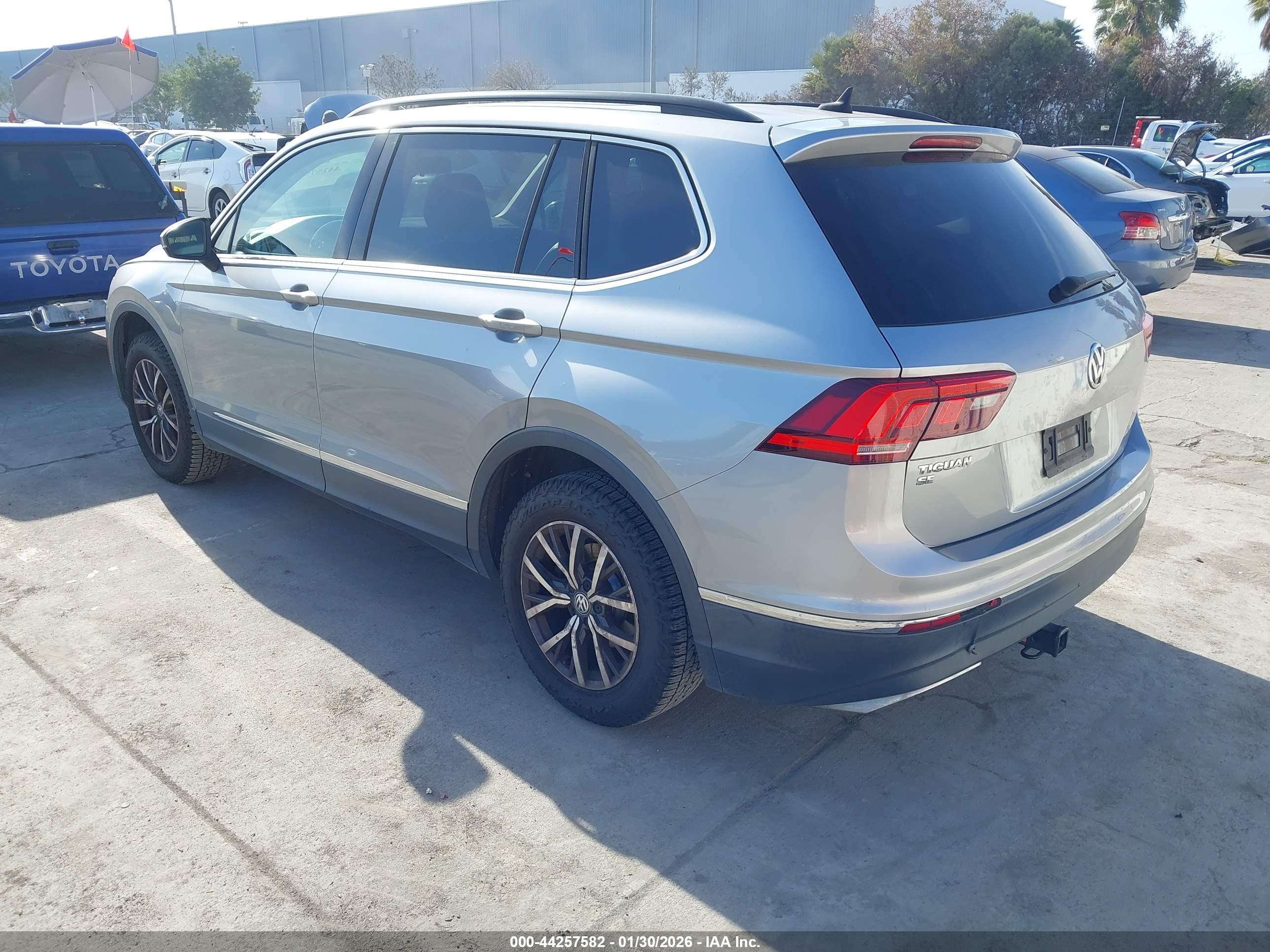 VOLKSWAGEN TIGUAN image 3