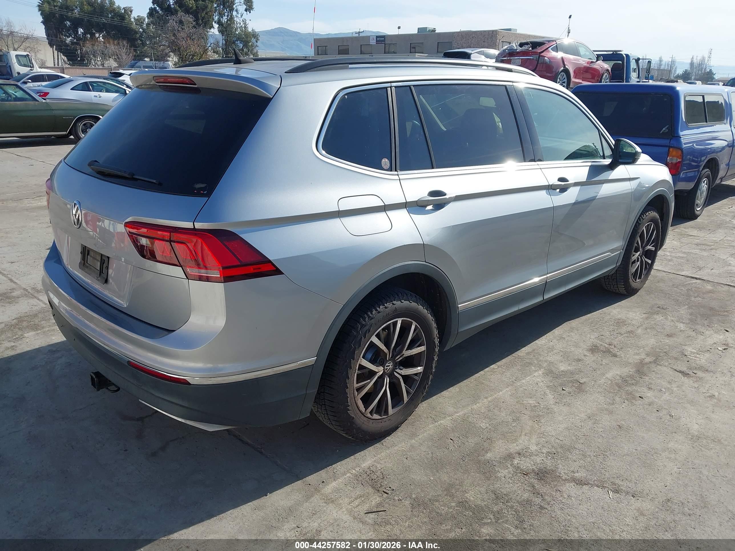 VOLKSWAGEN TIGUAN image 4