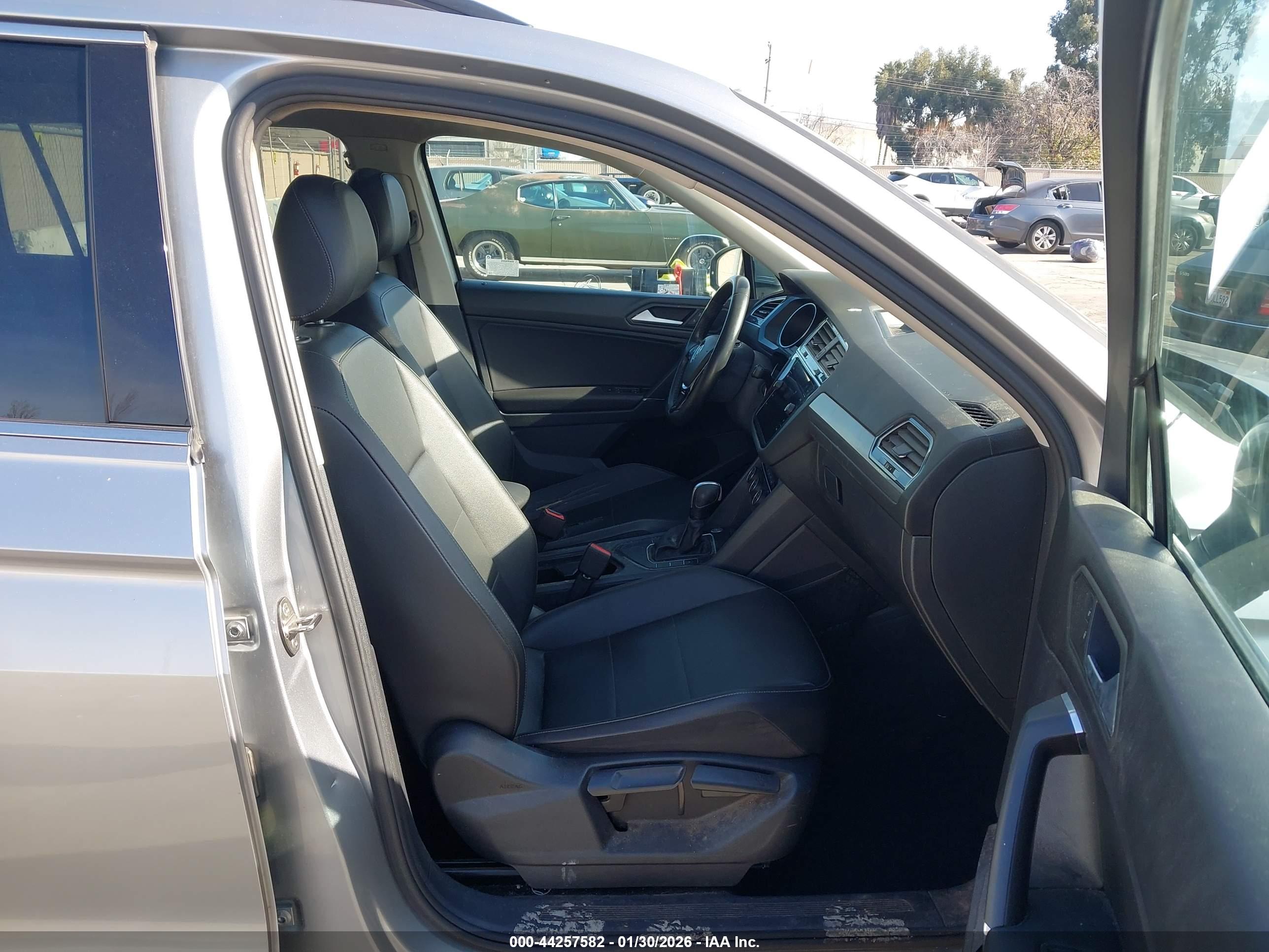 VOLKSWAGEN TIGUAN image 5