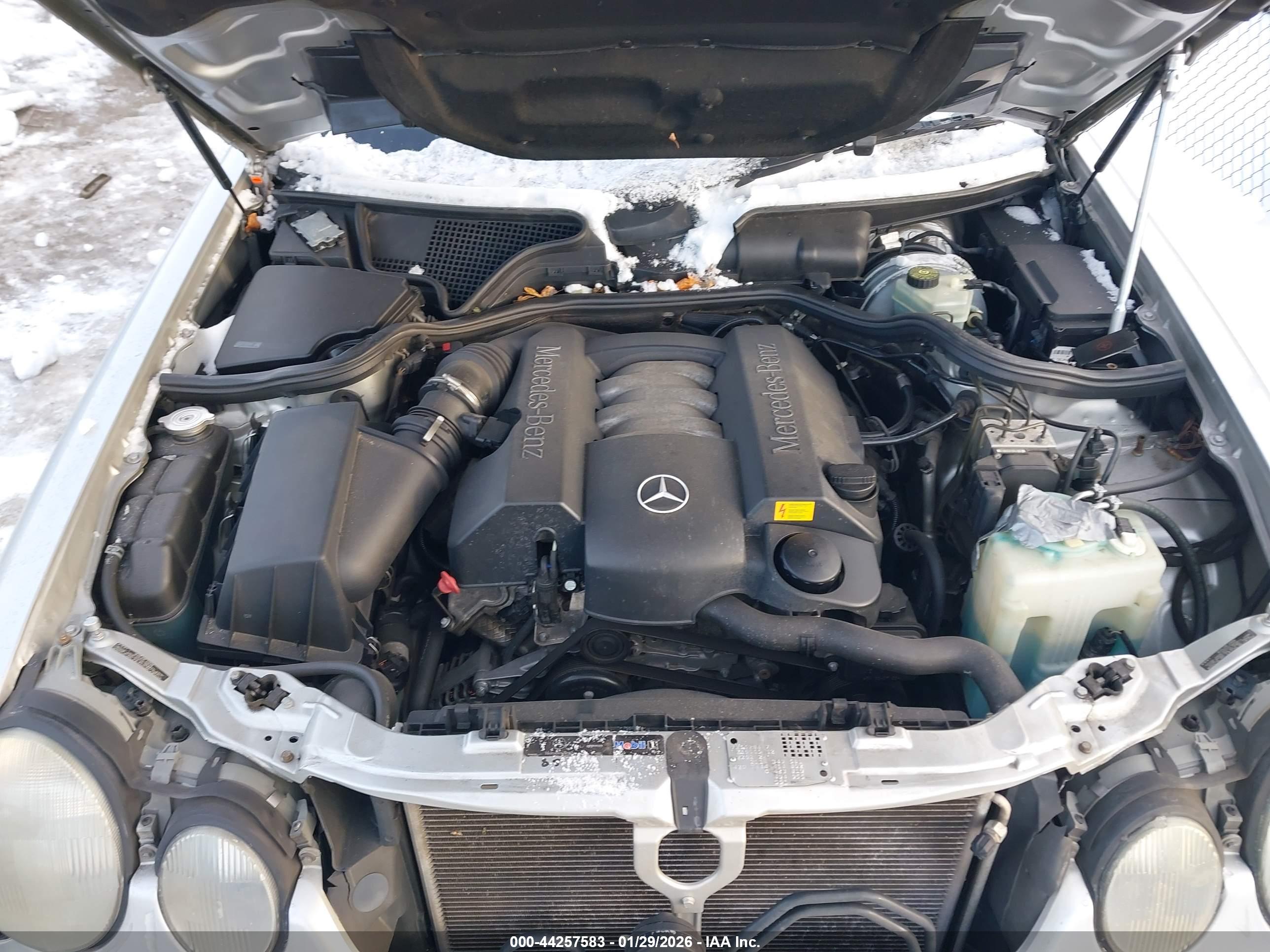 MERCEDES-BENZ E image 10