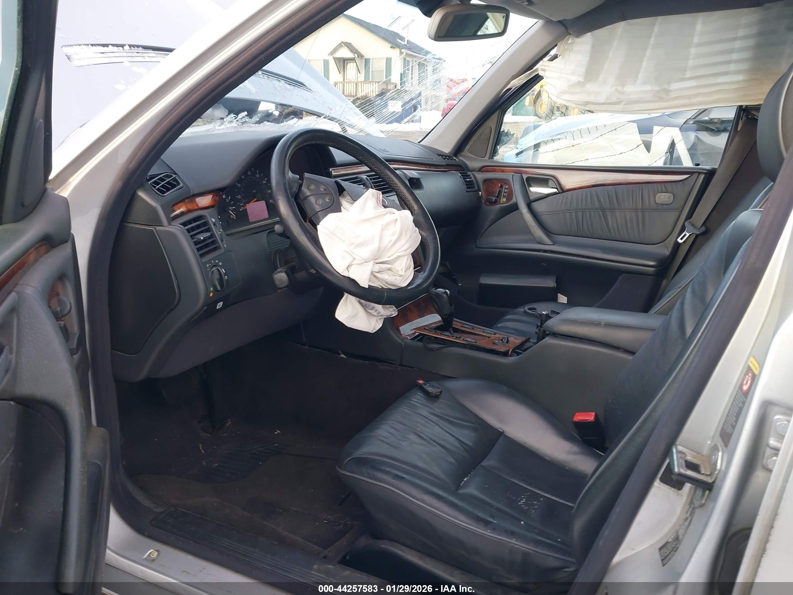 MERCEDES-BENZ E image 5