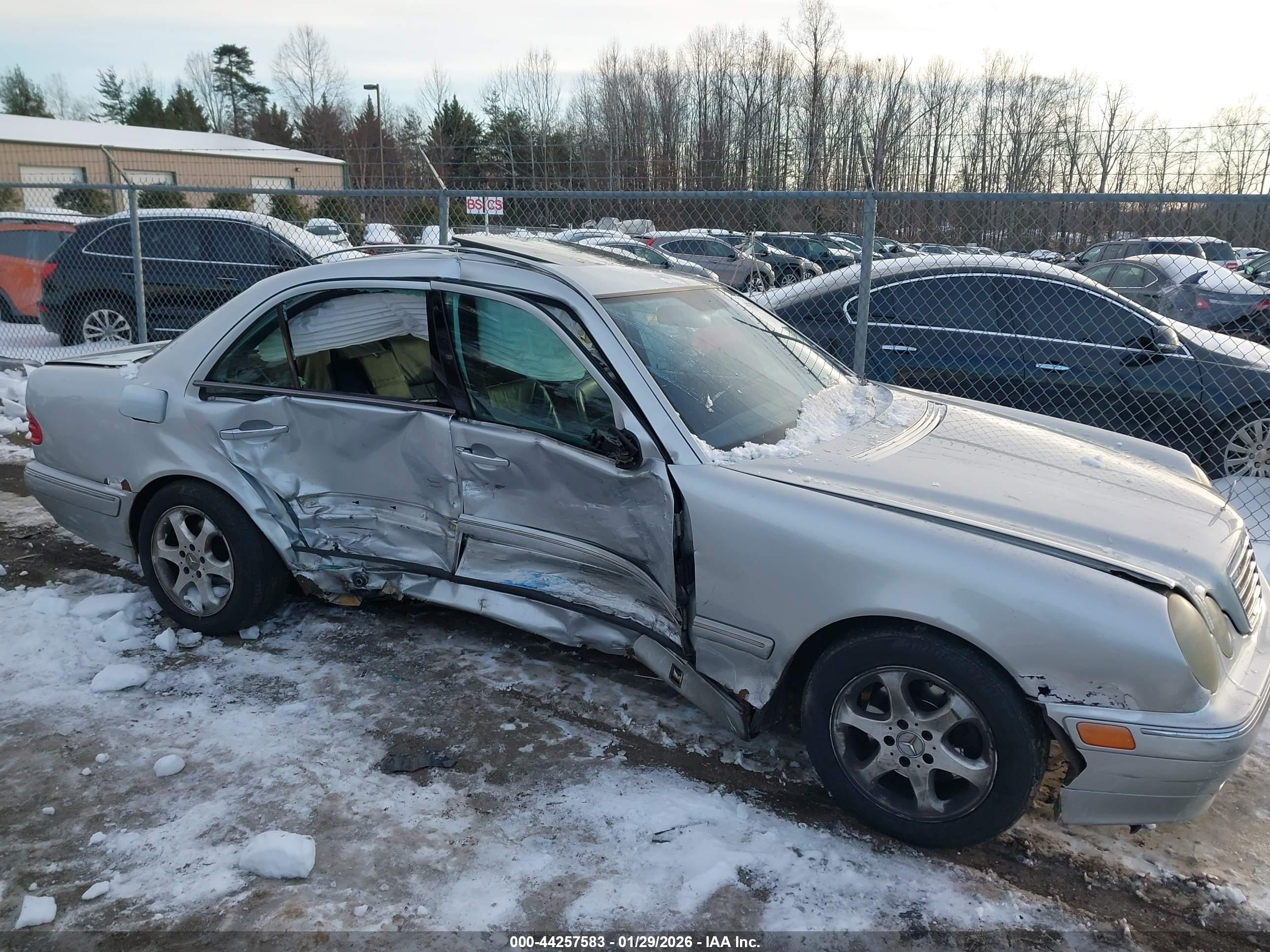 MERCEDES-BENZ E image 6