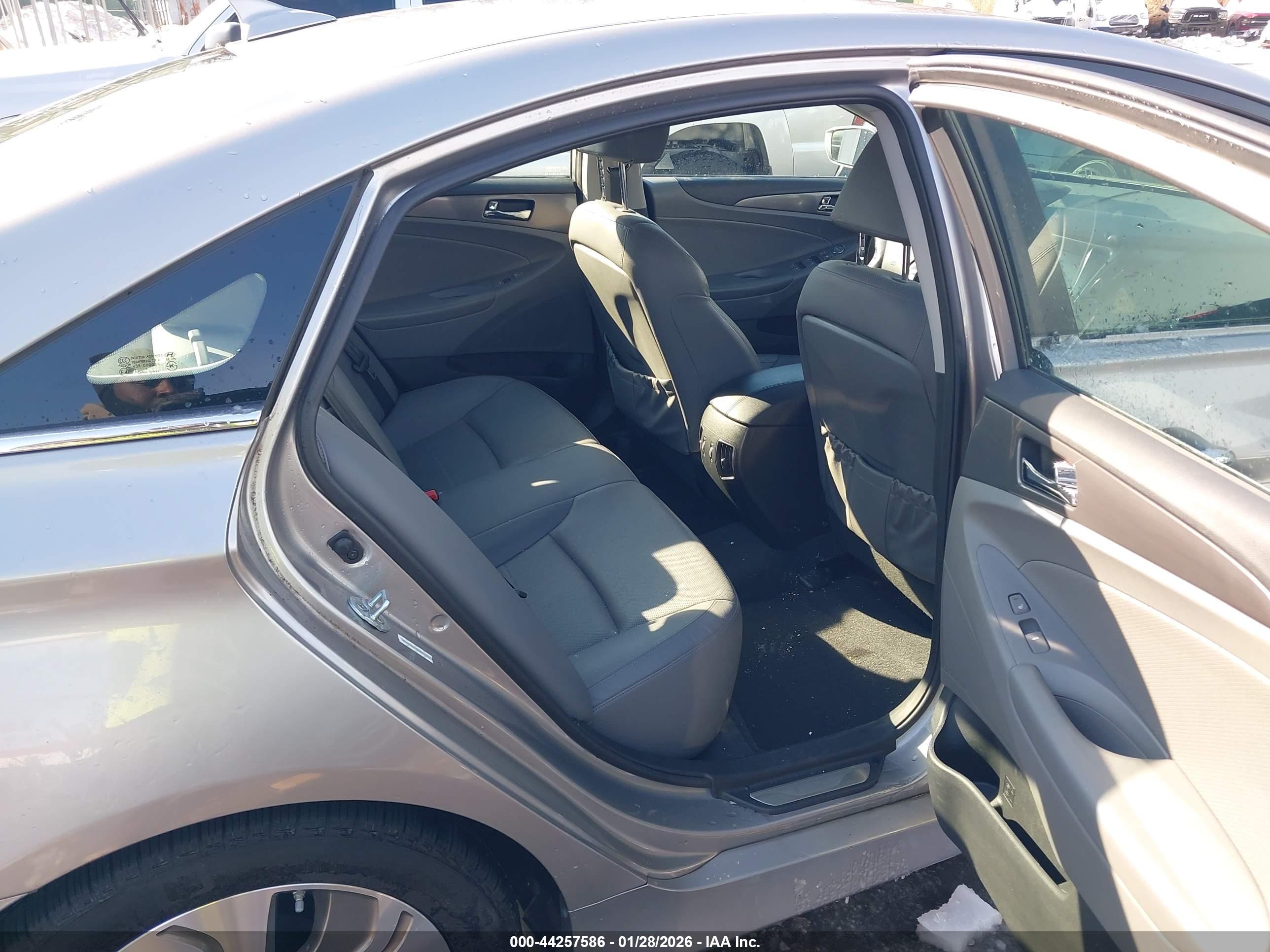HYUNDAI SONATA image 8