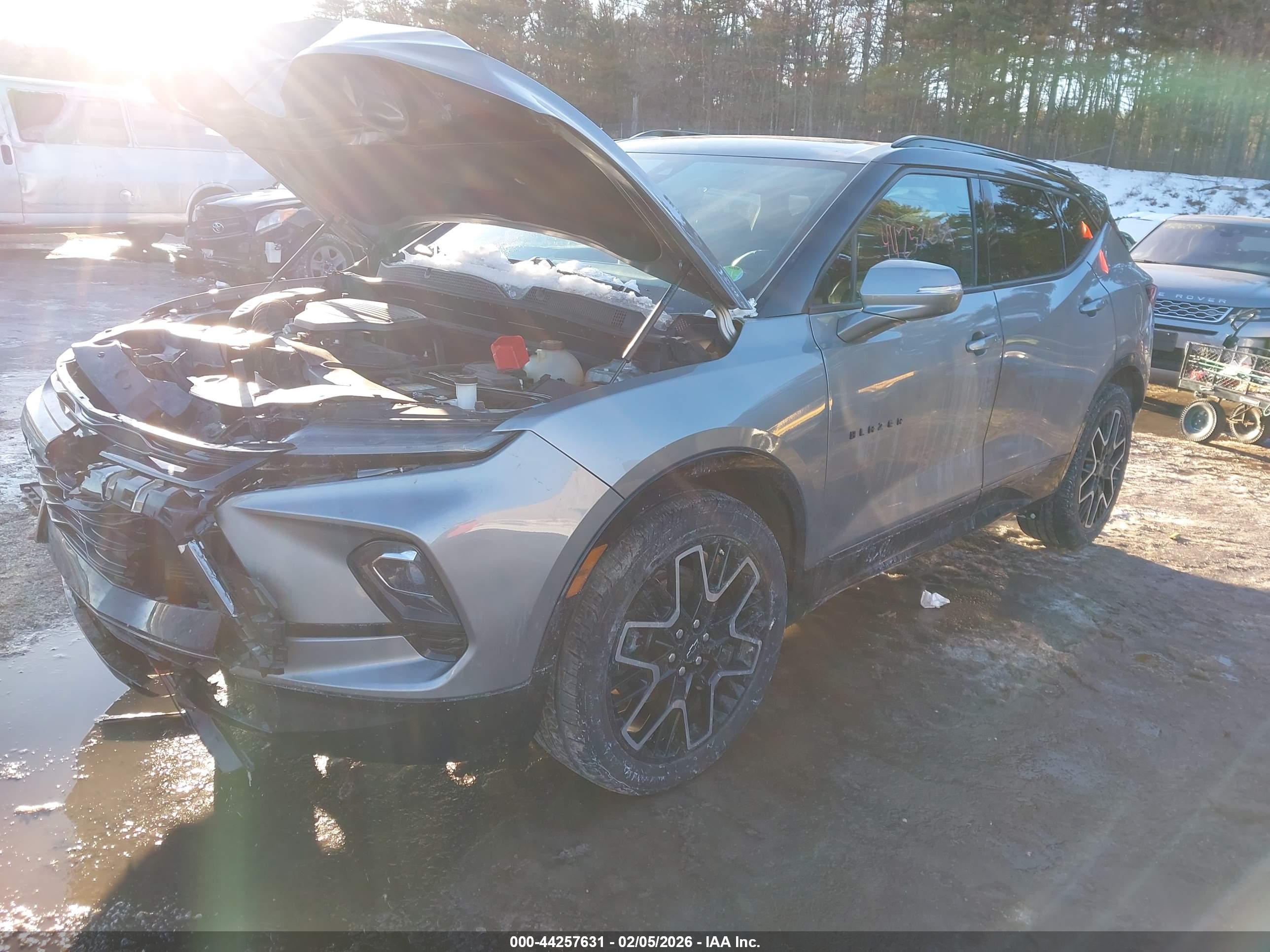 CHEVROLET BLAZER image 2