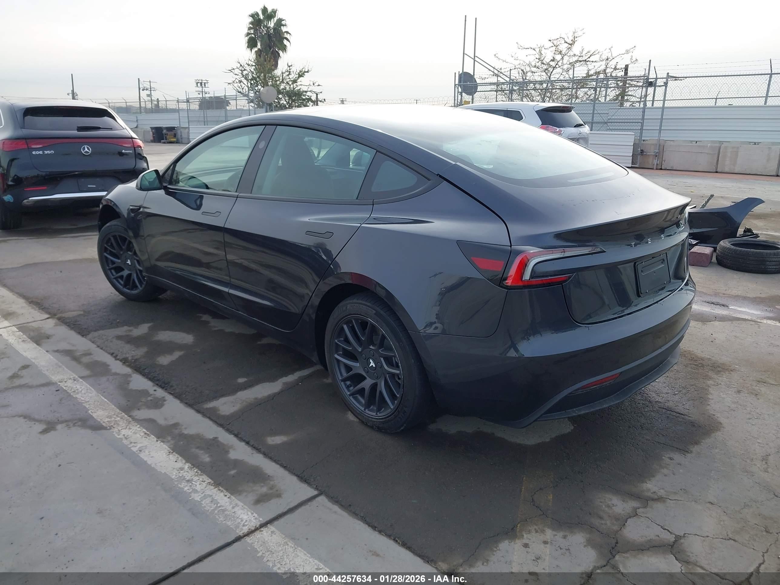 TESLA MODEL image 3