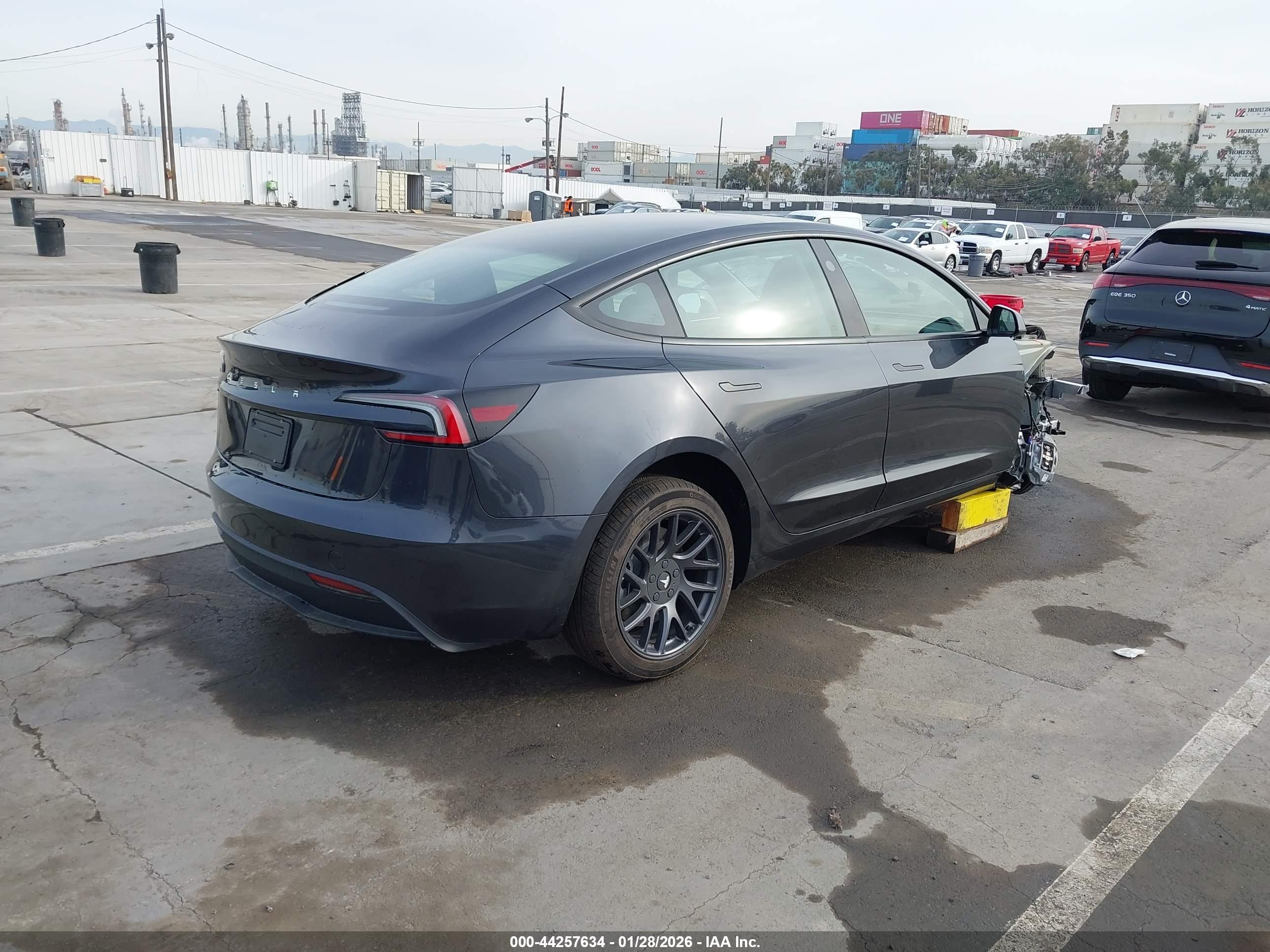 TESLA MODEL image 4