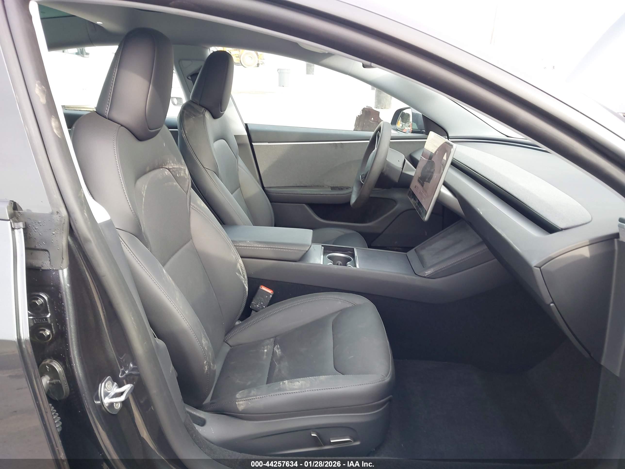 TESLA MODEL image 5