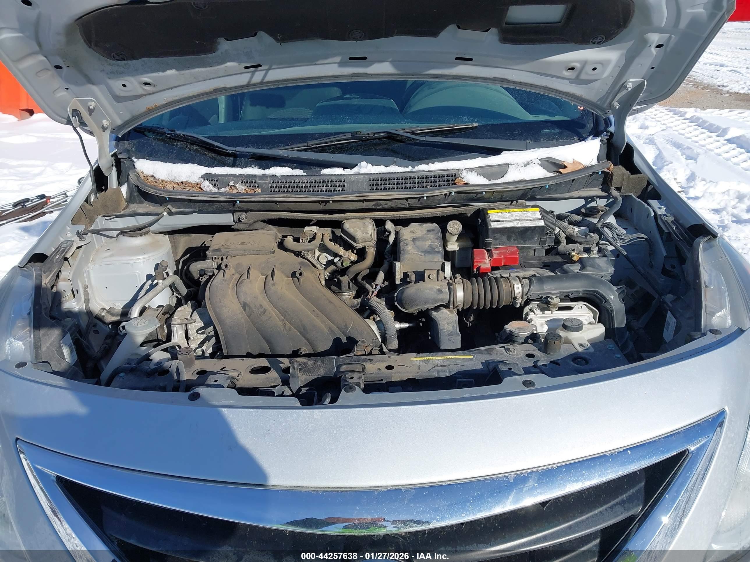 NISSAN VERSA image 10