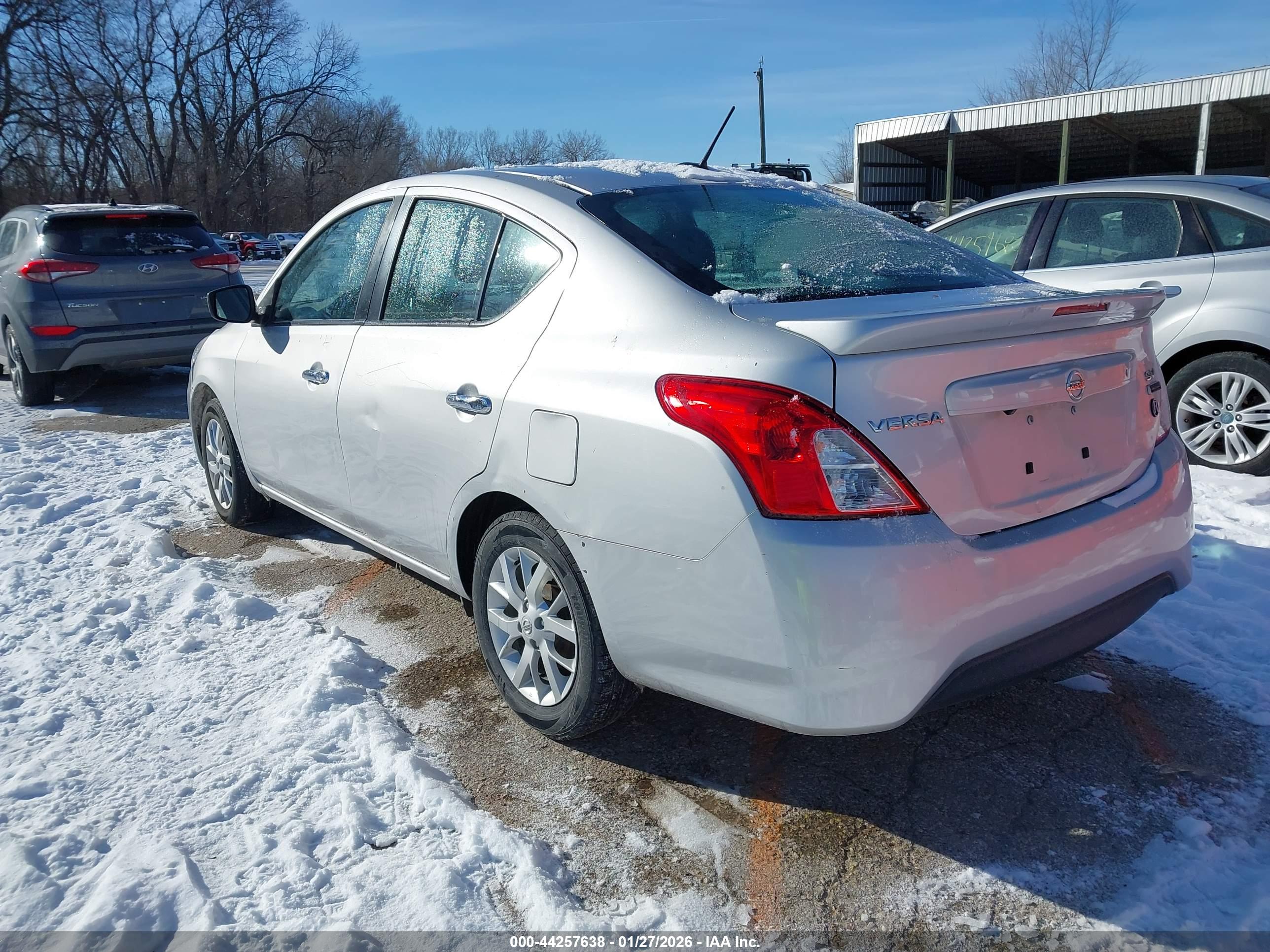 NISSAN VERSA image 3