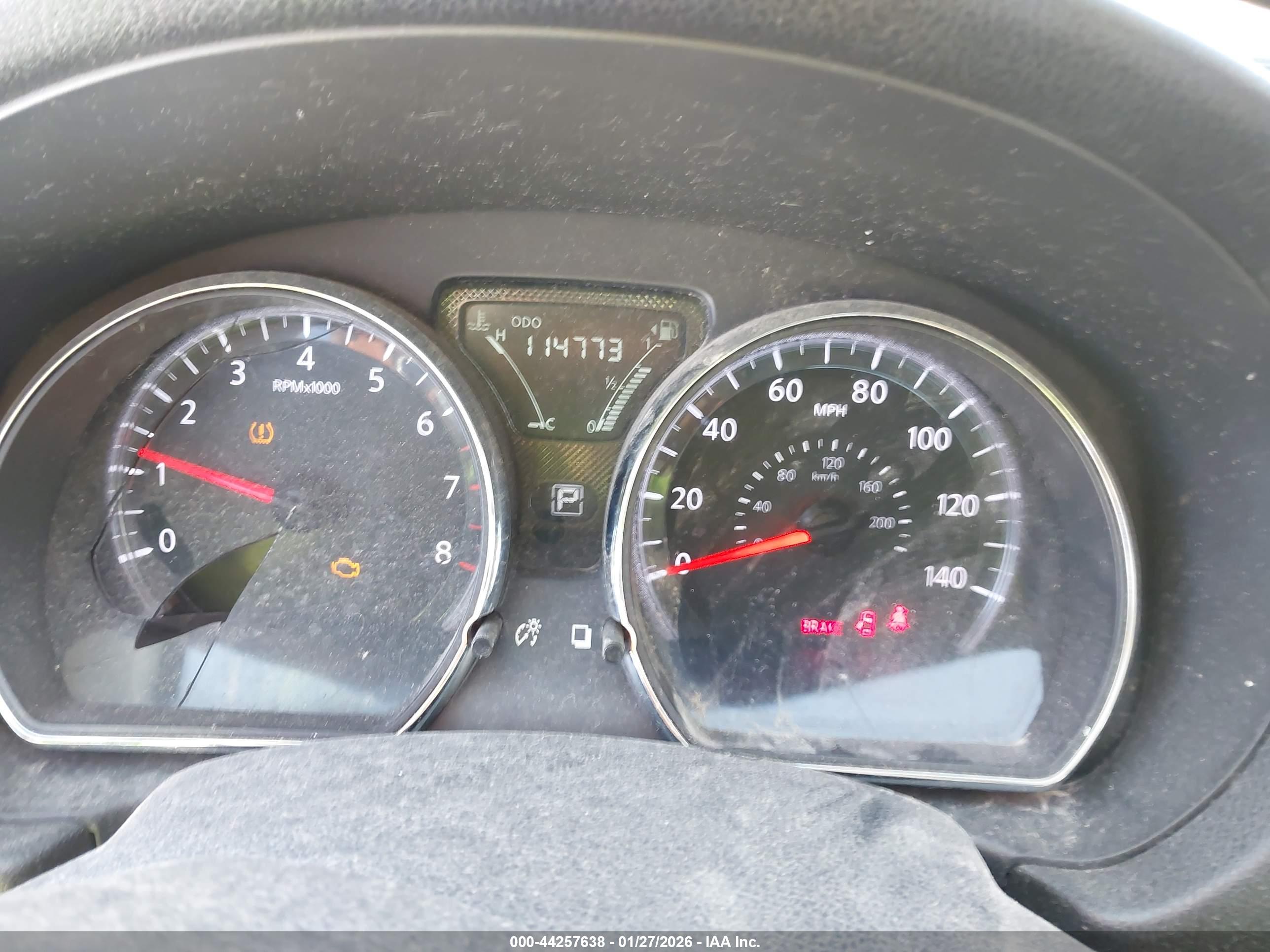 NISSAN VERSA image 7