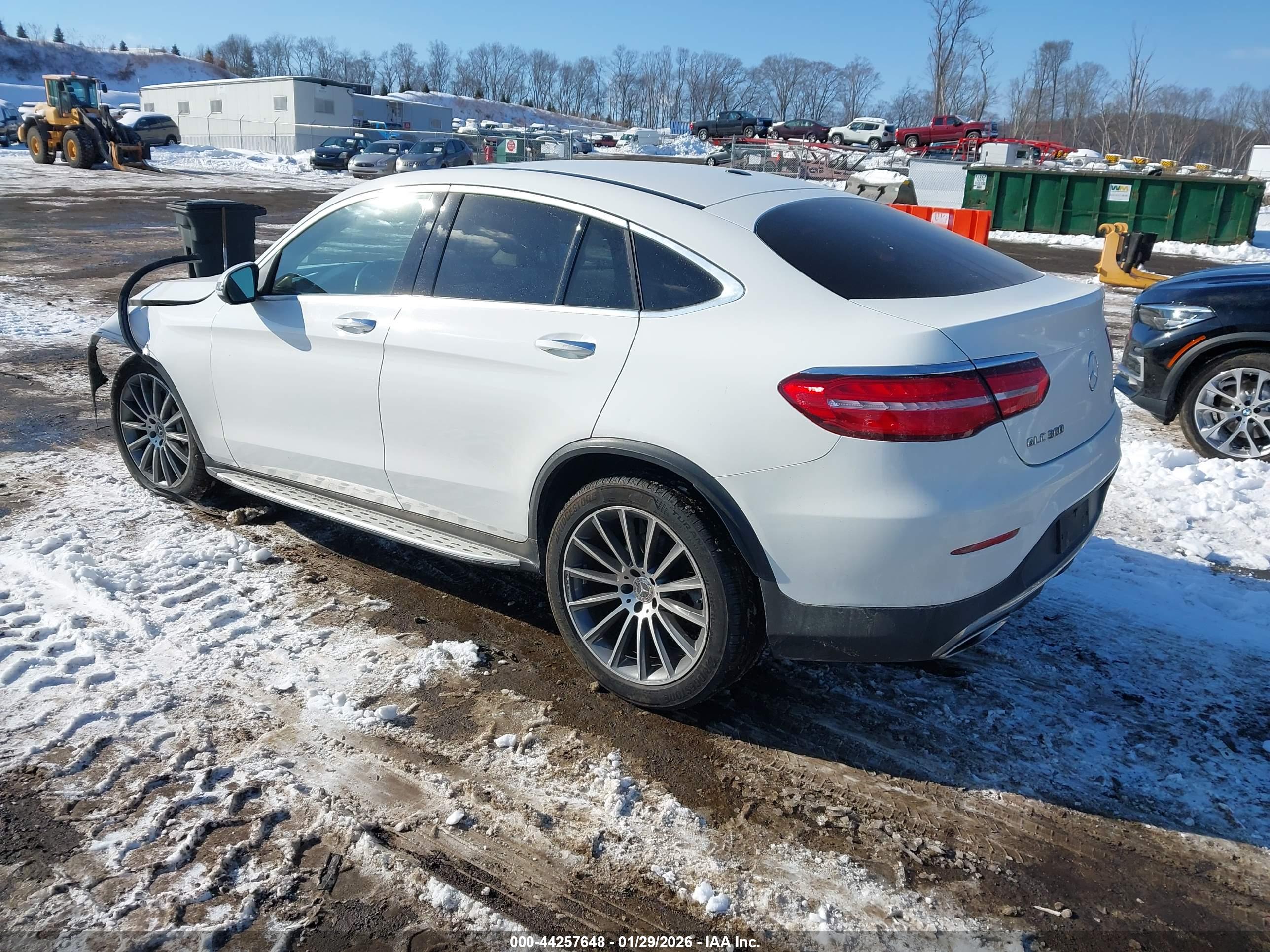 MERCEDES-BENZ GLC image 3