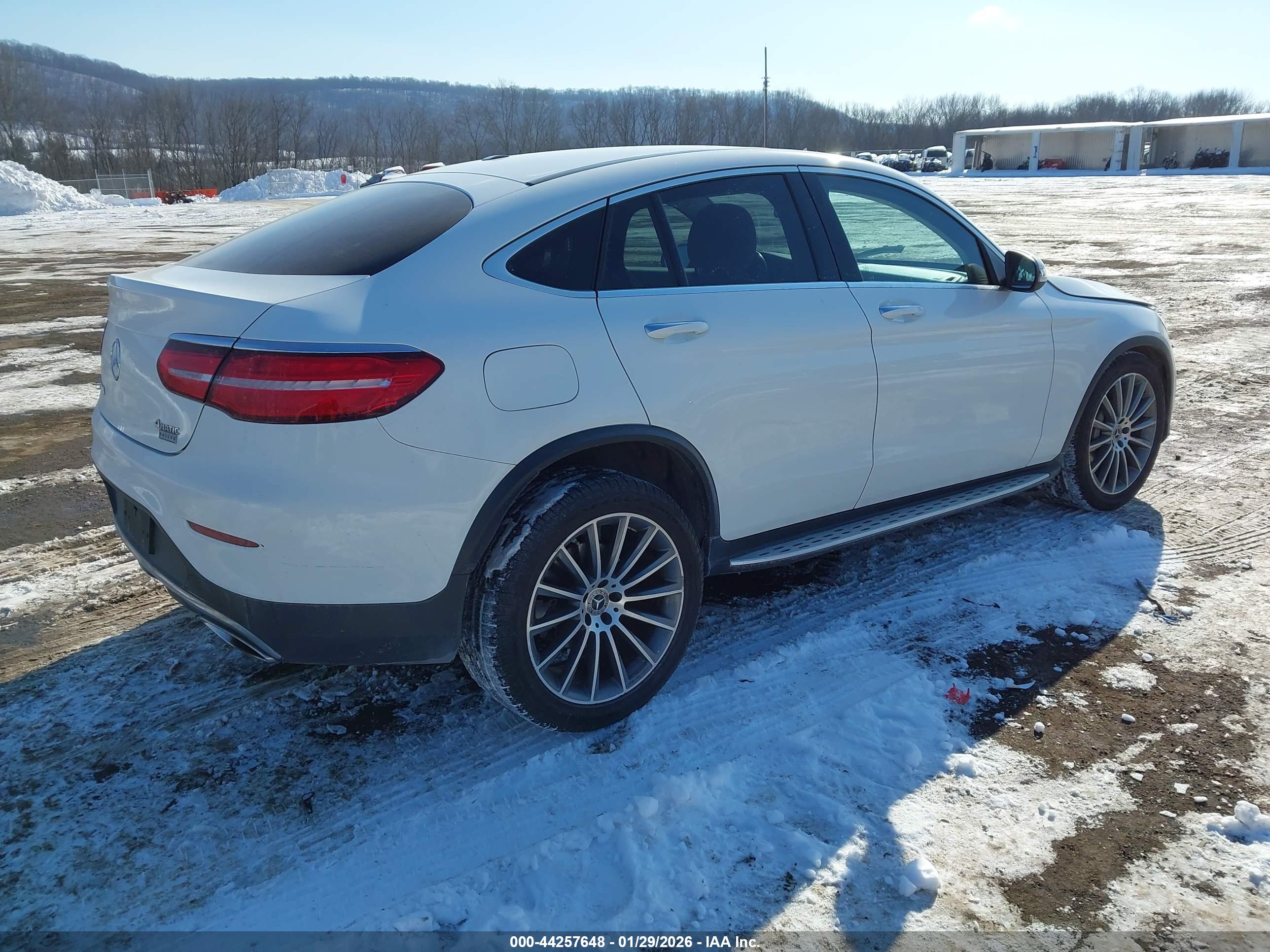 MERCEDES-BENZ GLC image 4
