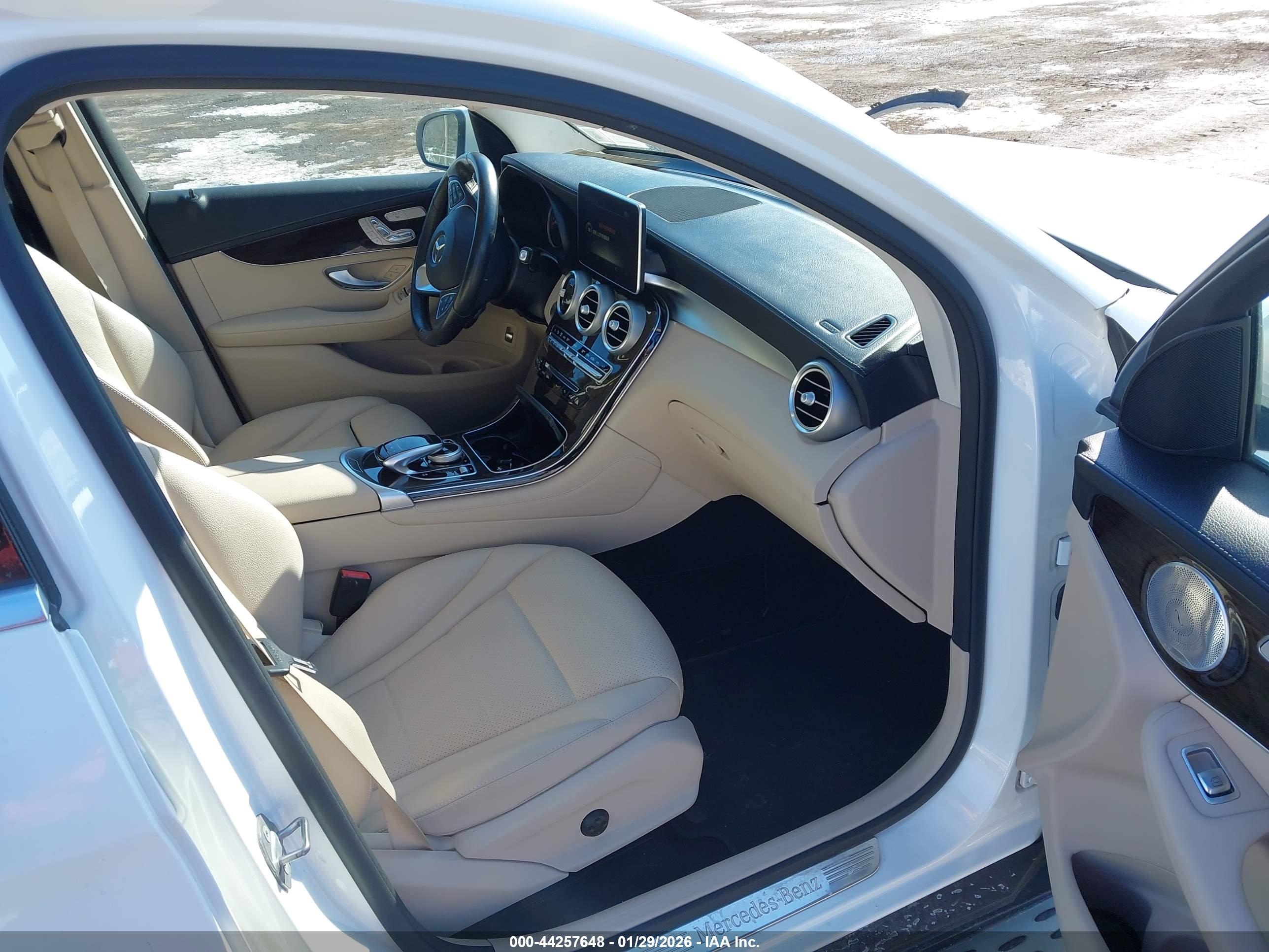 MERCEDES-BENZ GLC image 5