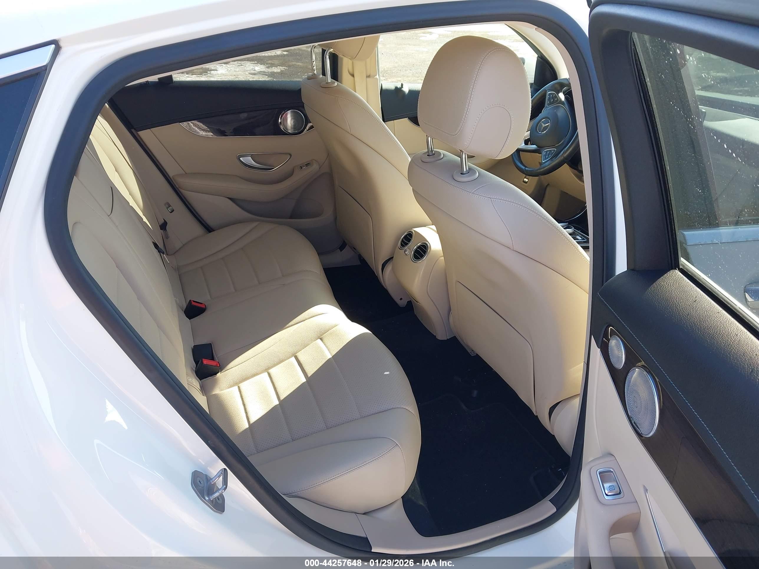 MERCEDES-BENZ GLC image 8