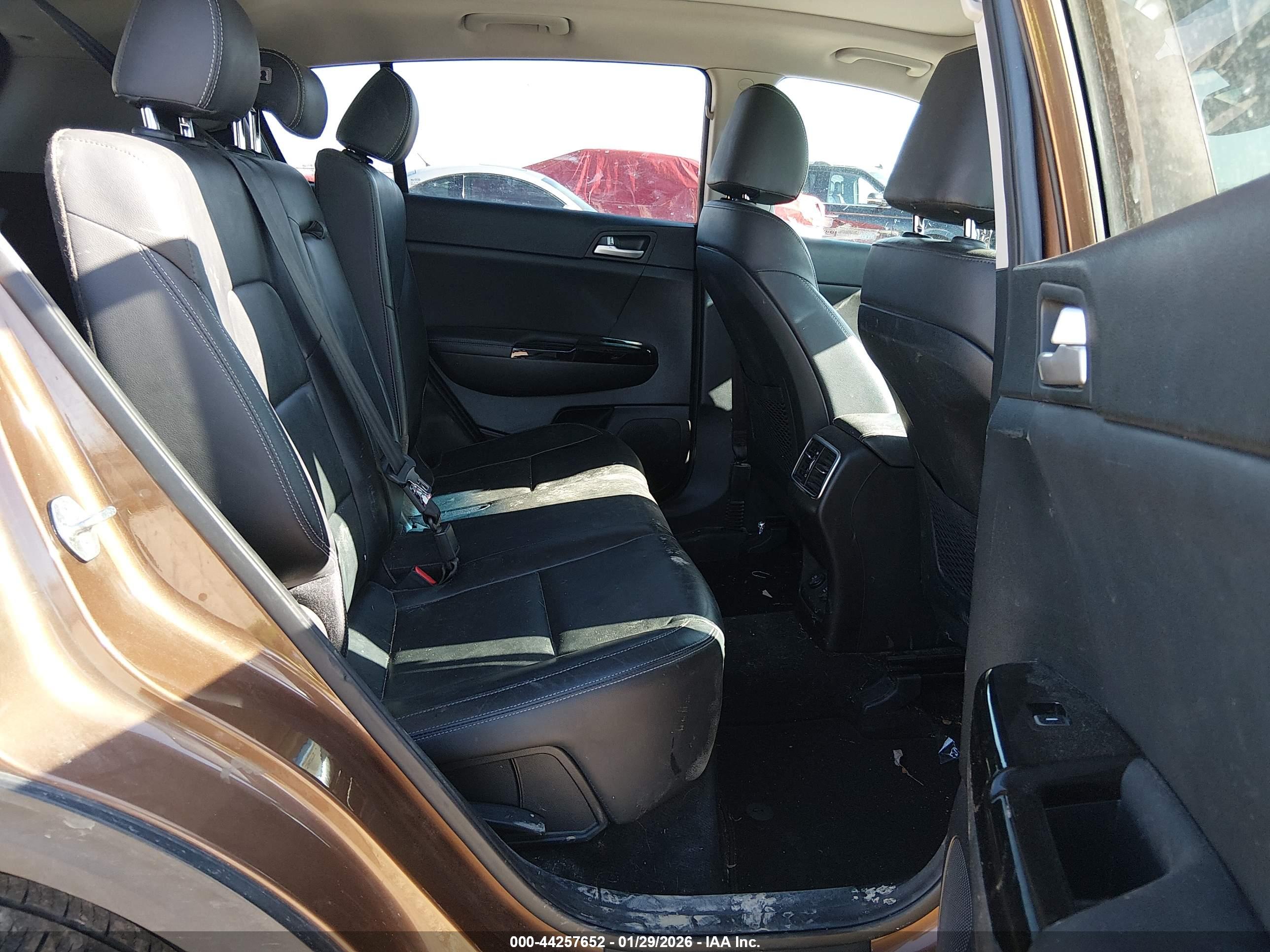 KIA SPORTAGE image 8