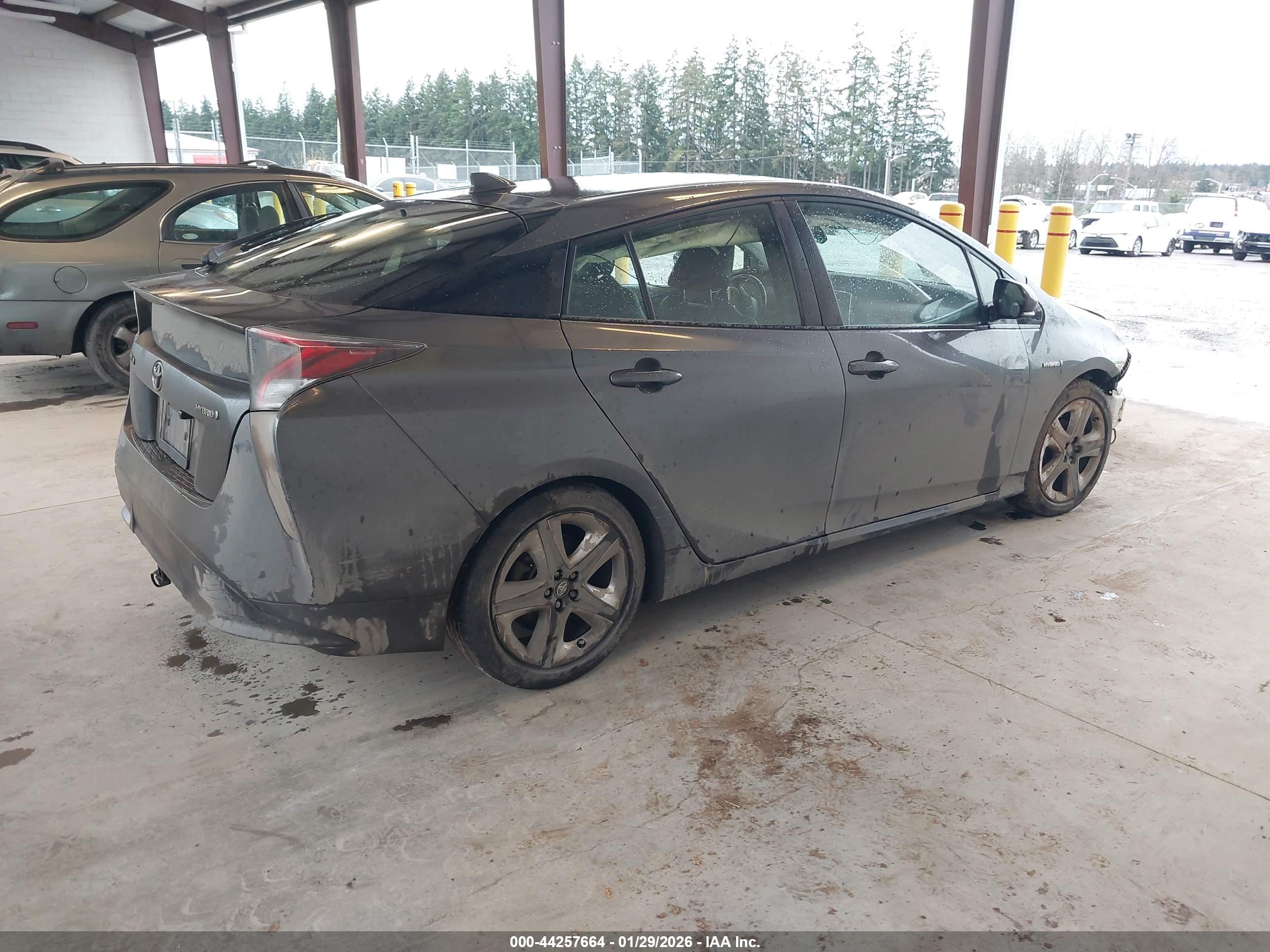 TOYOTA PRIUS image 4