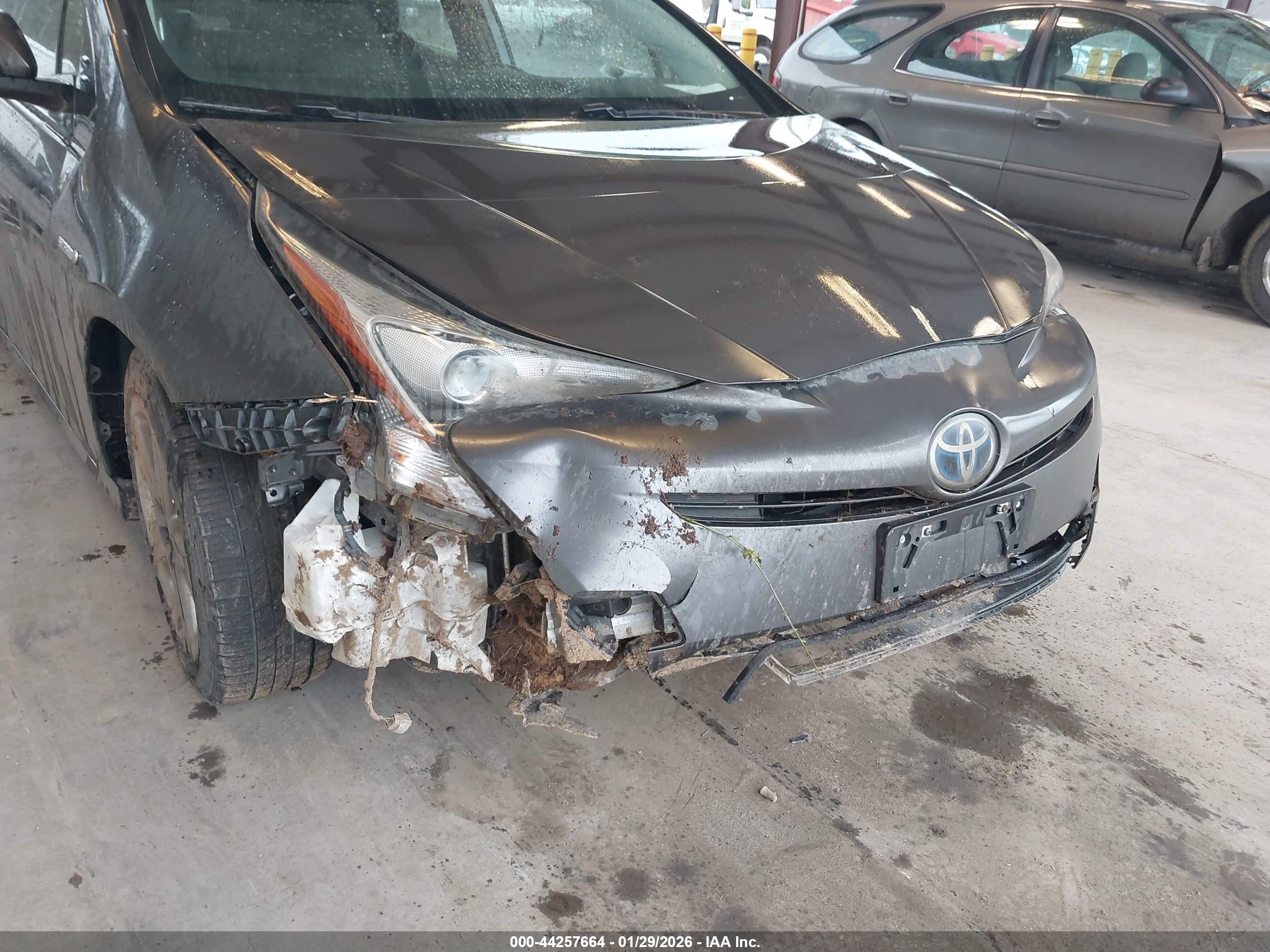 TOYOTA PRIUS image 6